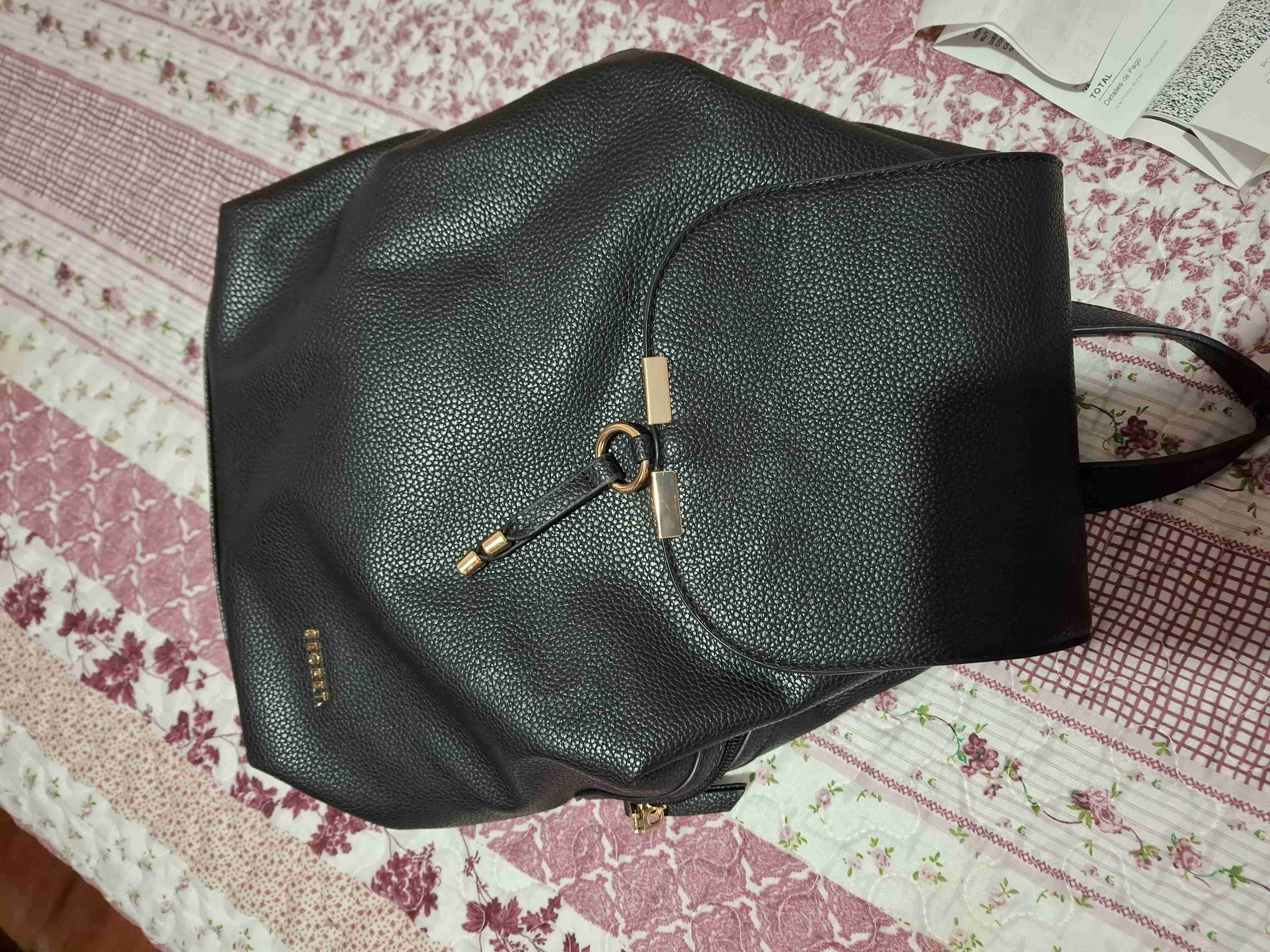 Mochila negra de cuero sintetico - miniatura 2