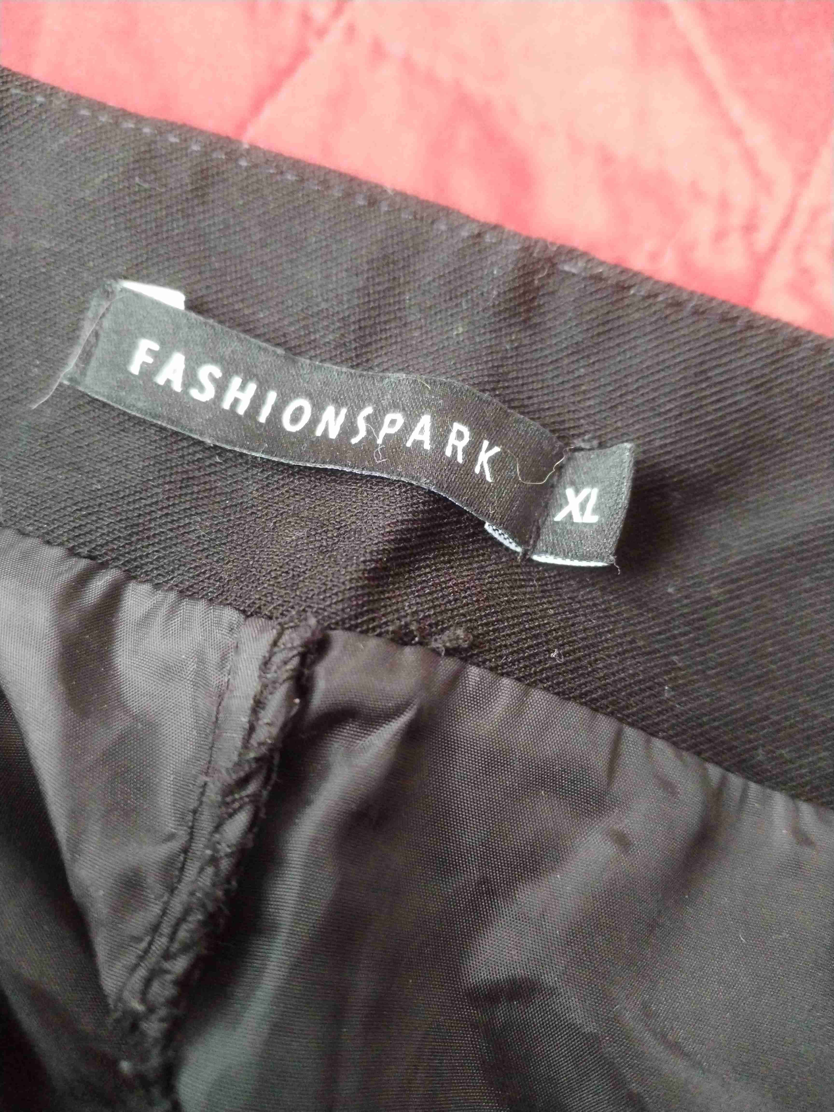 Falda short negra con botones XL - miniatura 3