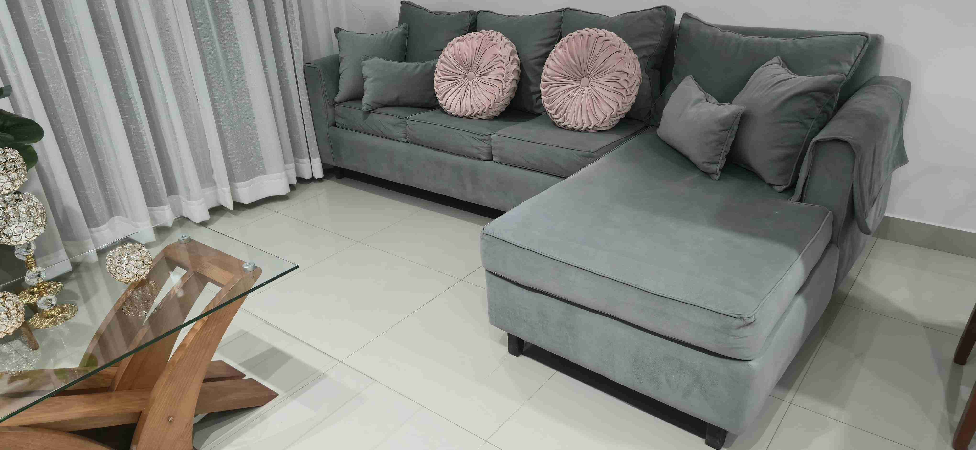 Sofá seccional gris - miniatura 2