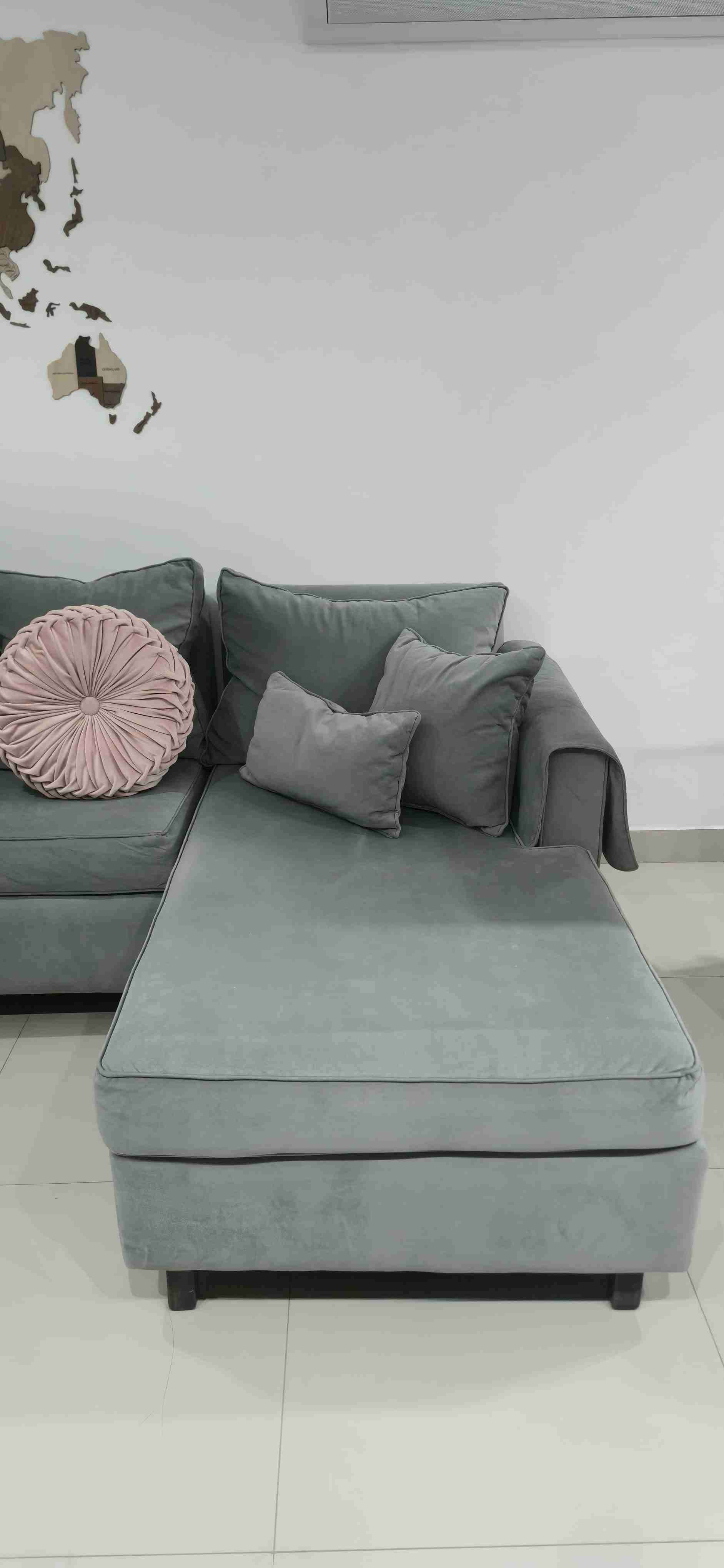 Sofá seccional gris - miniatura 4