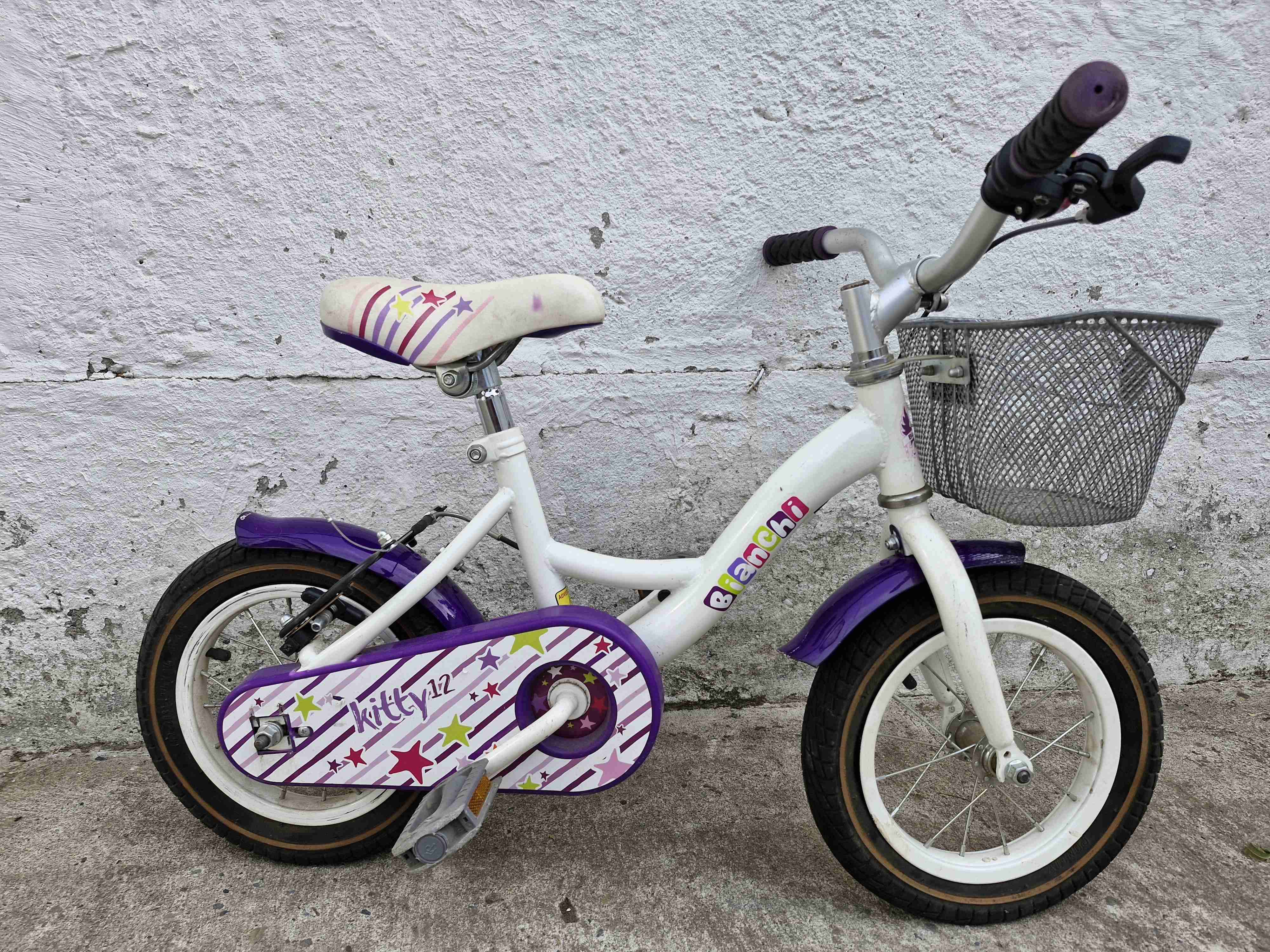 Bicicleta infantil blanca y morada - miniatura 1
