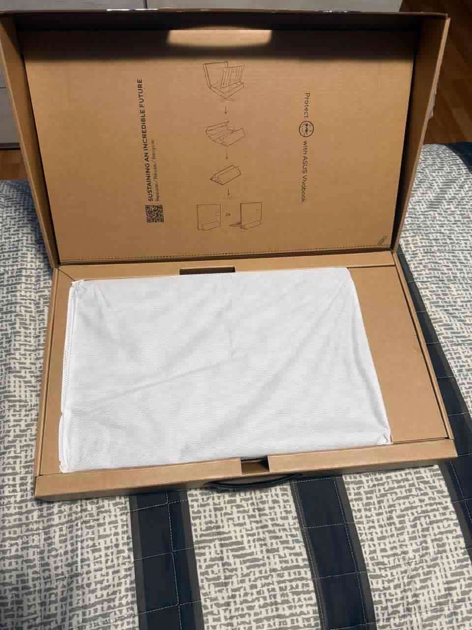 ASUS Vivobook Go 15 OLED - miniatura 4