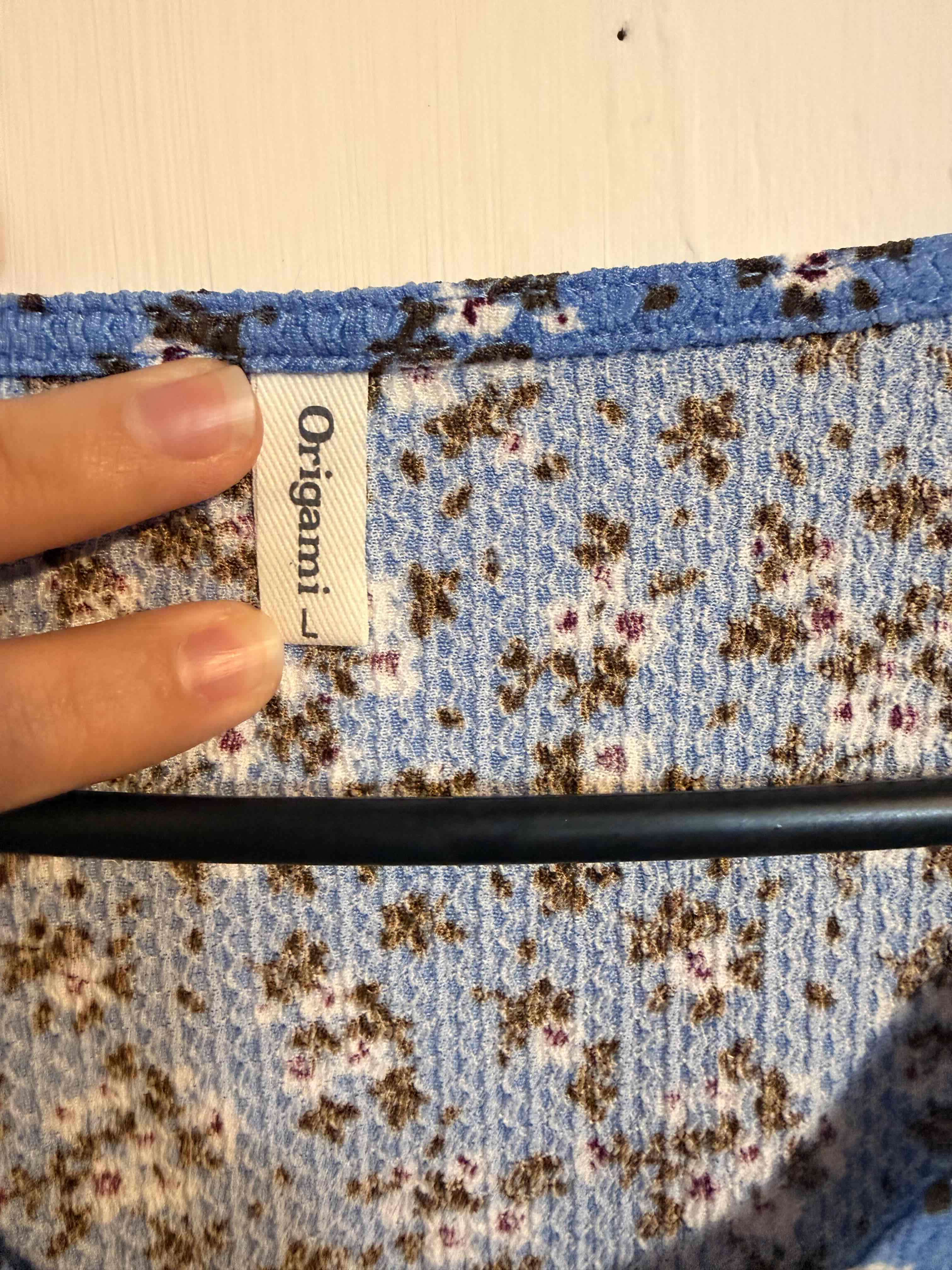 Blusa azul de flores - miniatura 2