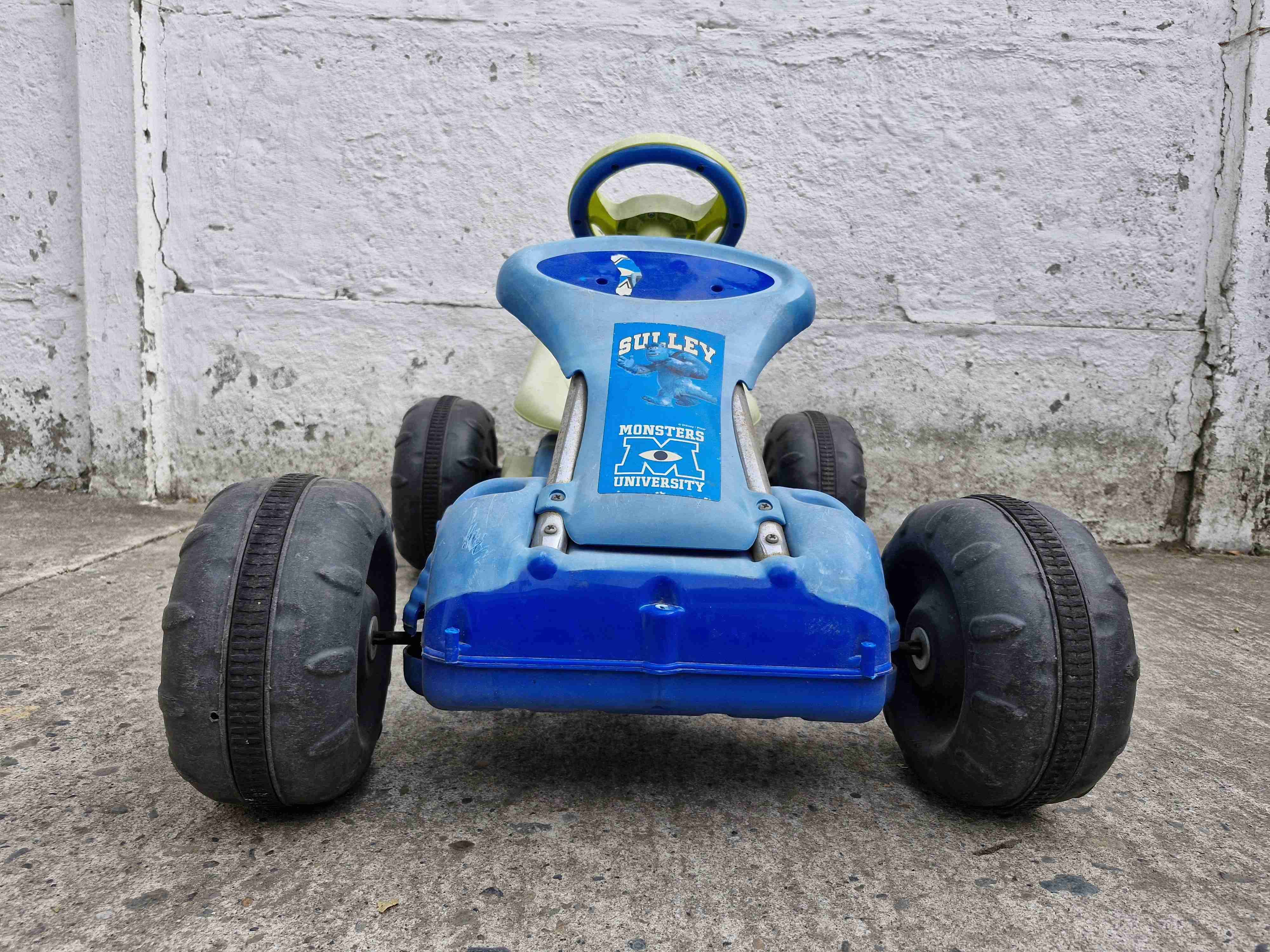 Auto a pedales azul Disney - miniatura 3