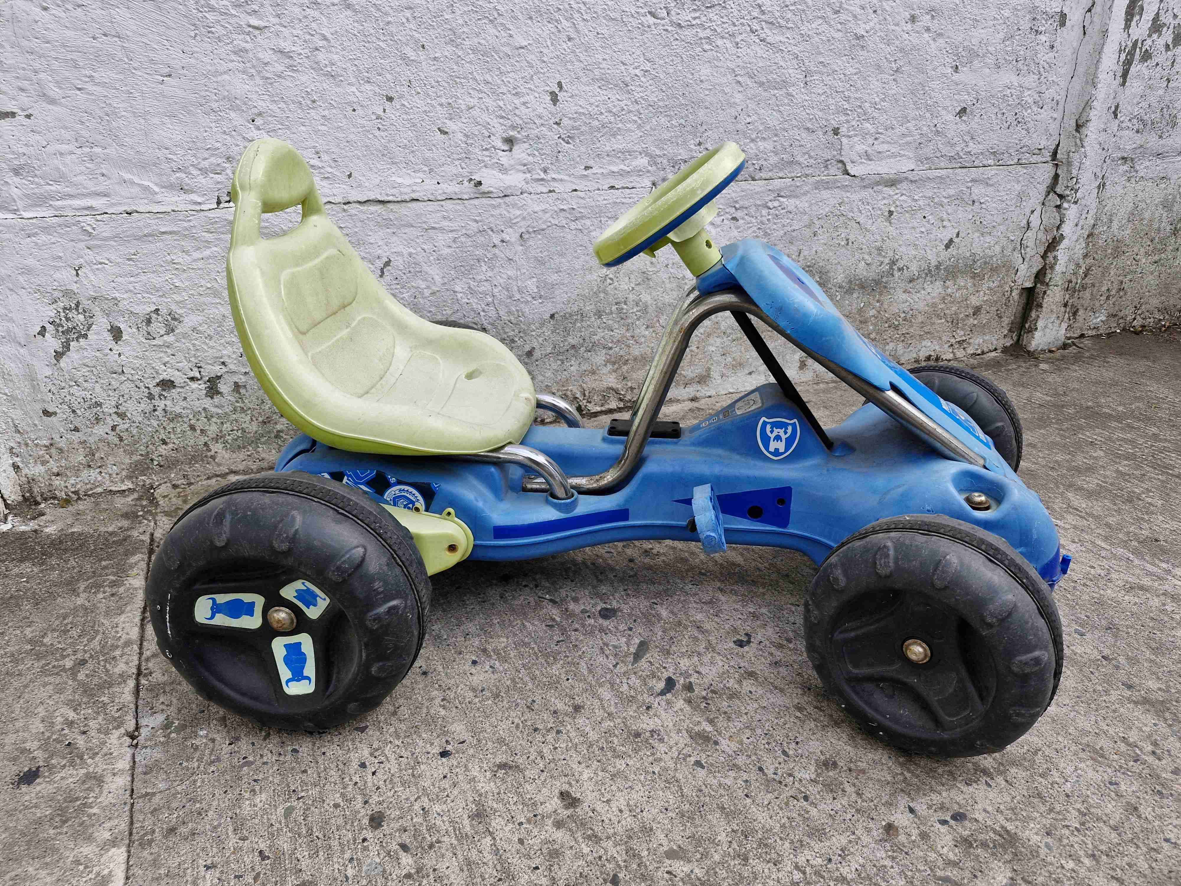 Auto a pedales azul Disney - miniatura 4