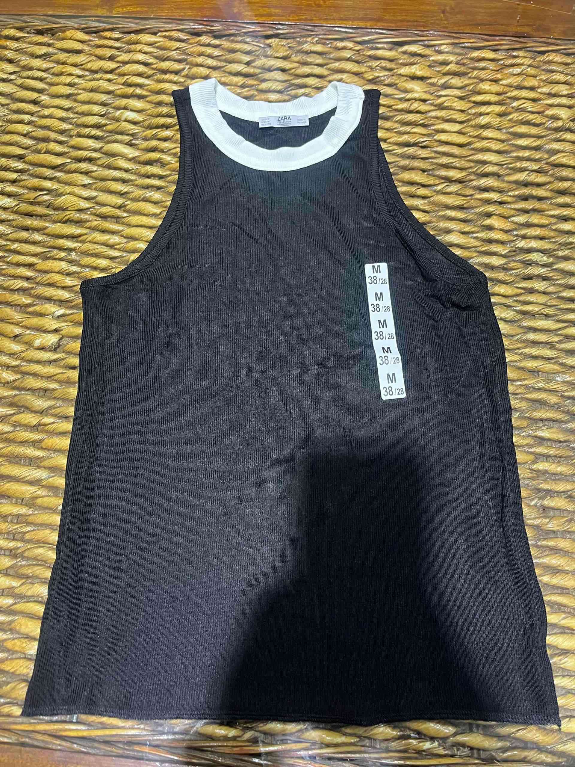 Polera sin mangas negra Zara