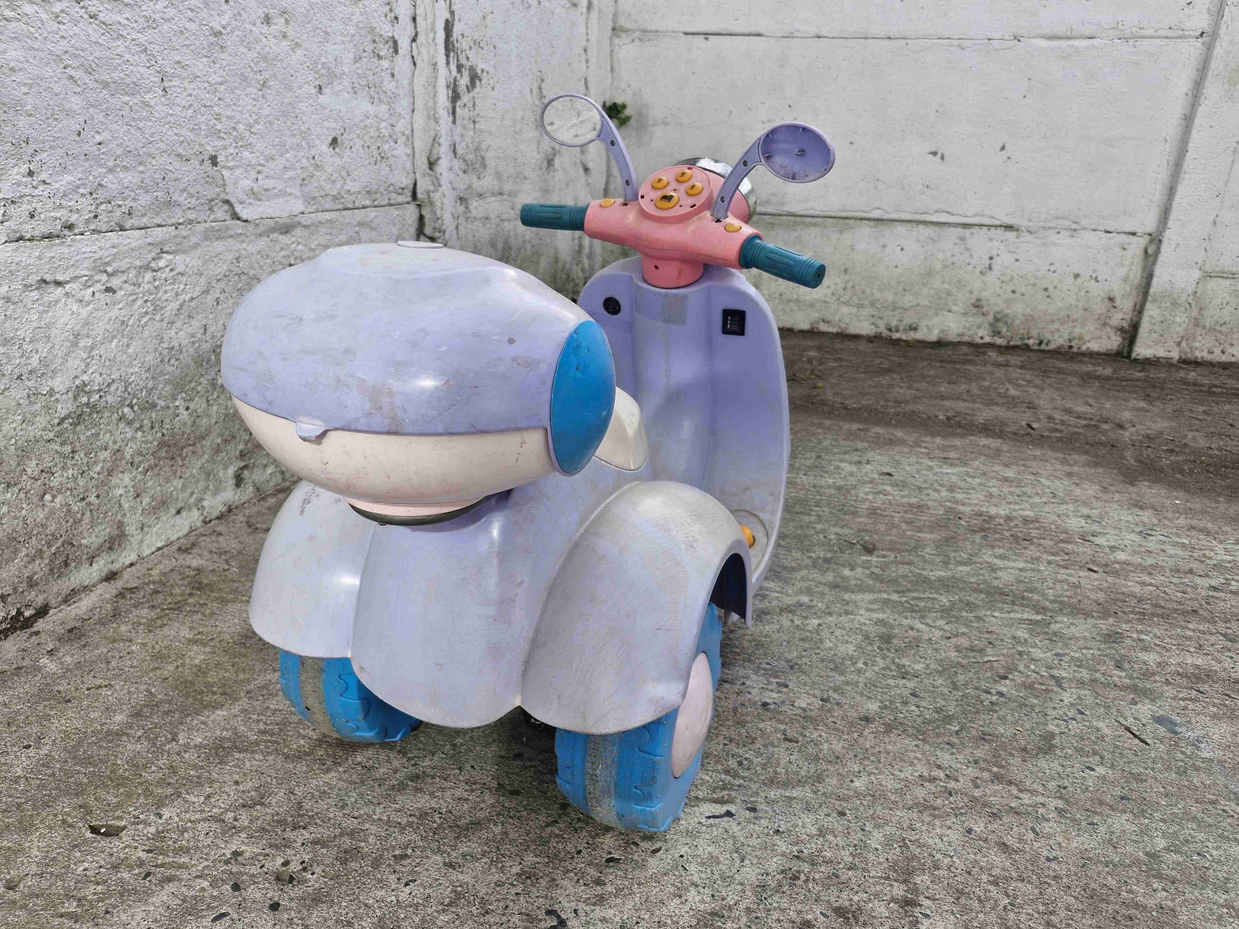 Moto eléctrica infantil Disney - miniatura 2