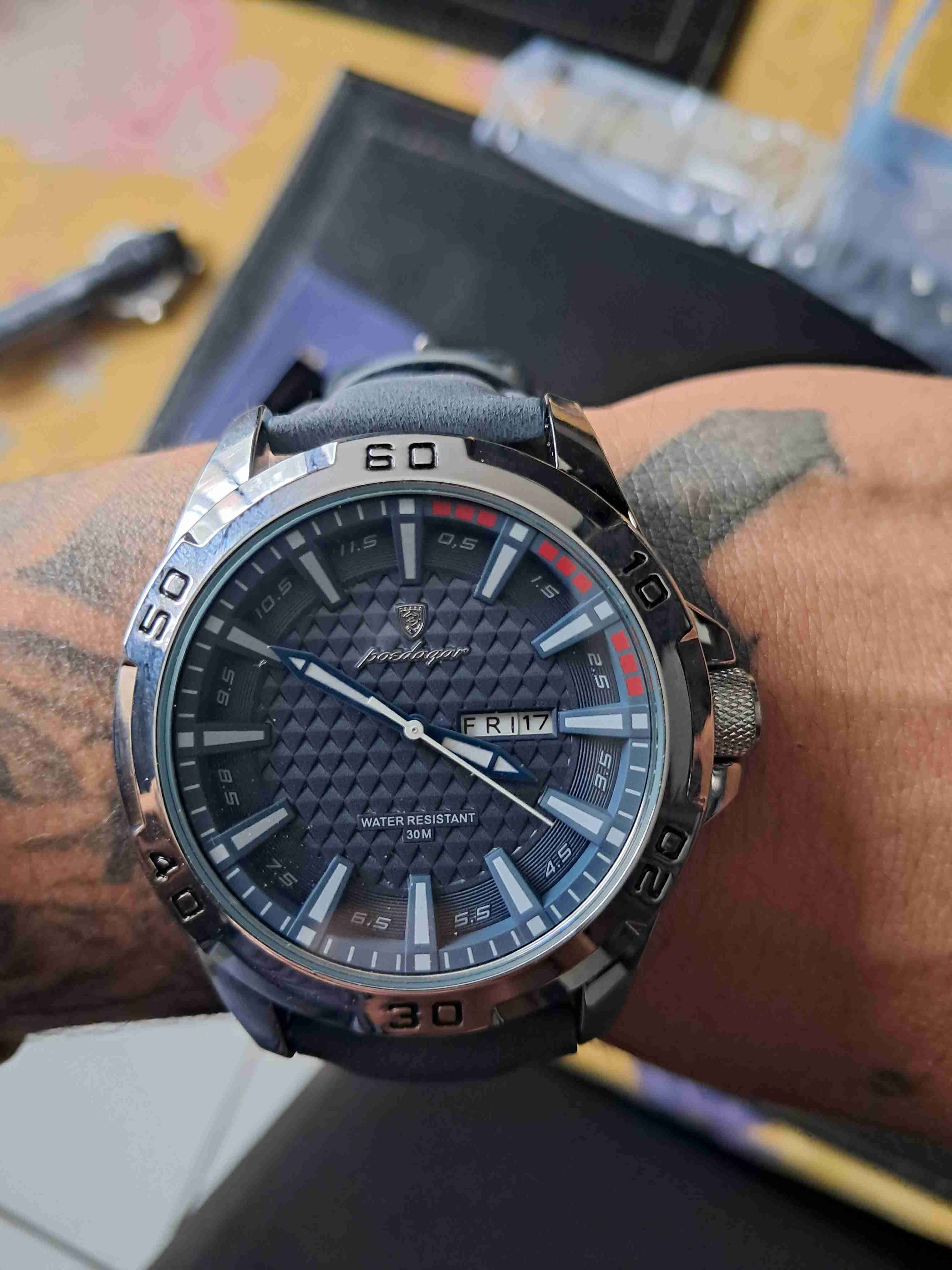 Reloj análogo resistente al agua - miniatura 1