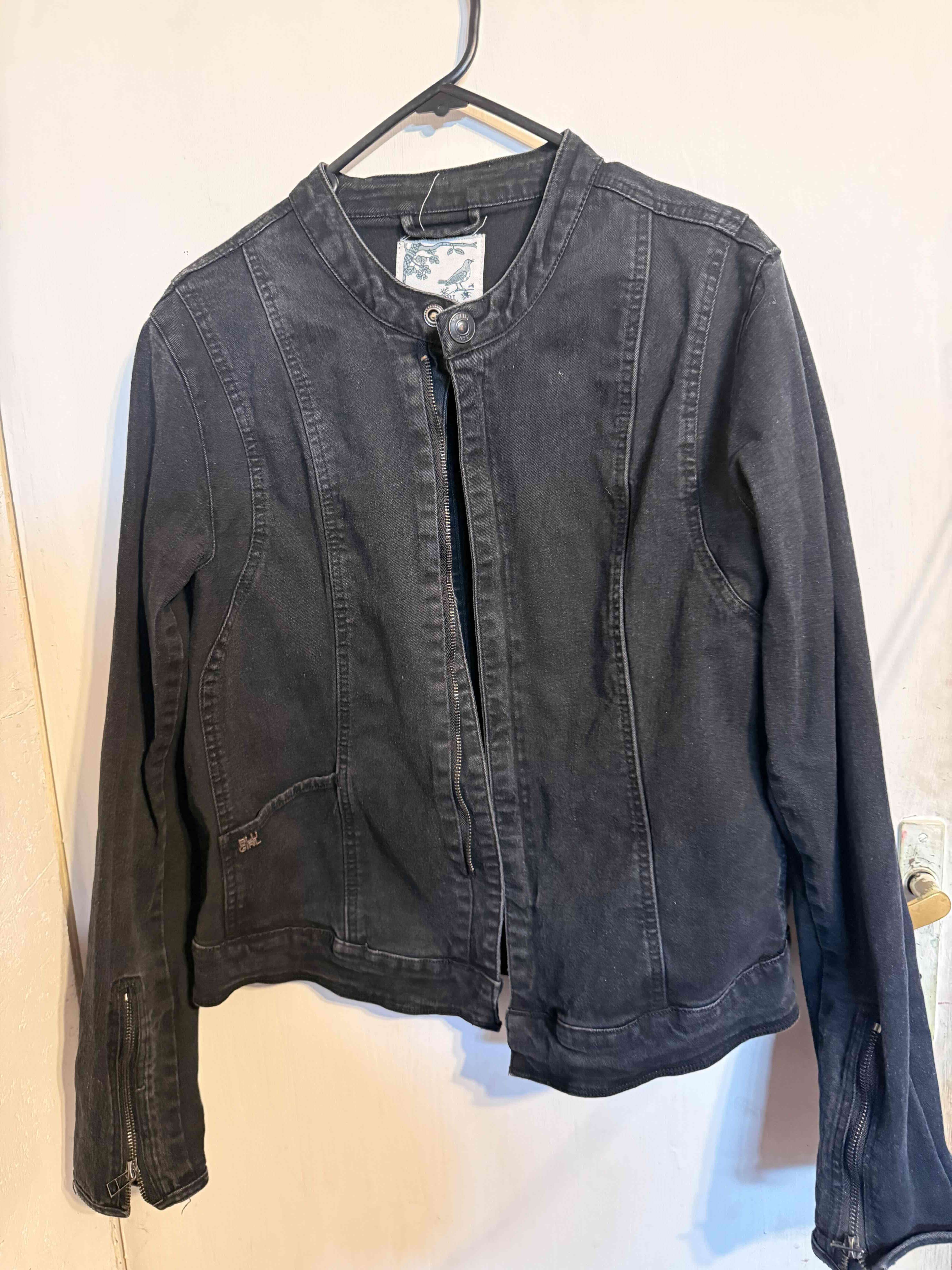 Chaqueta negra de mujer