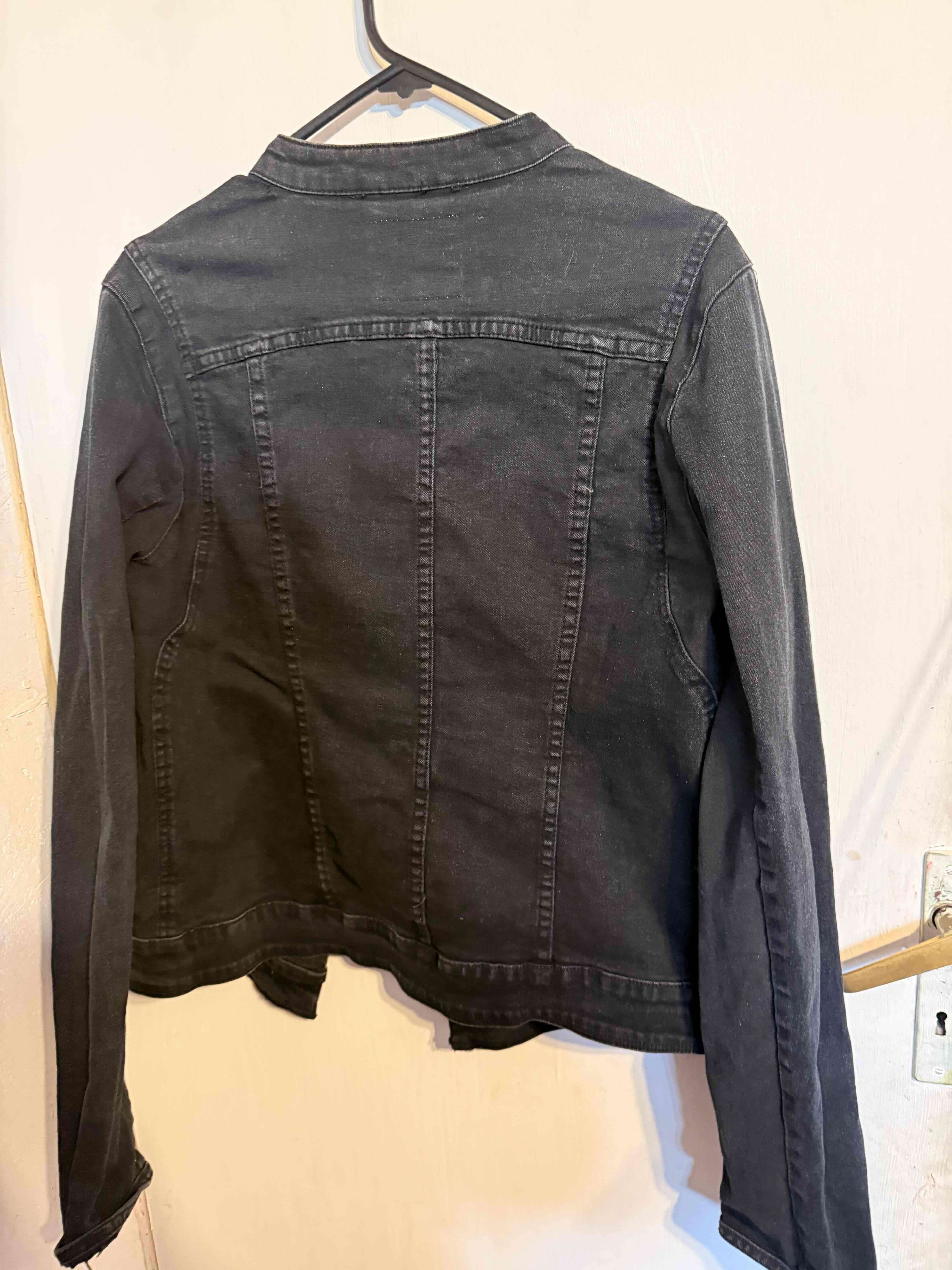 Chaqueta negra de mujer - miniatura 2