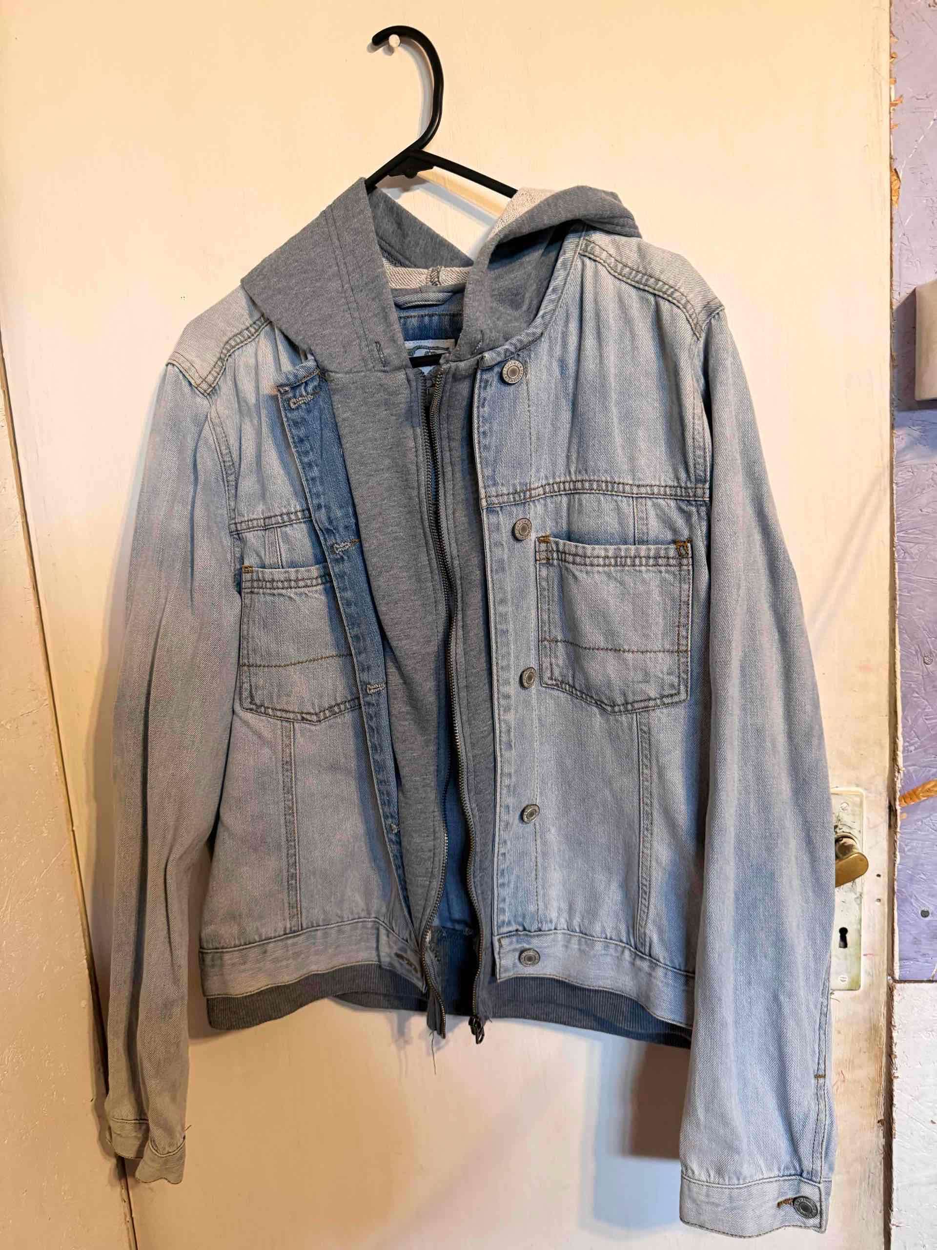 Chaqueta de mezclilla con gorro