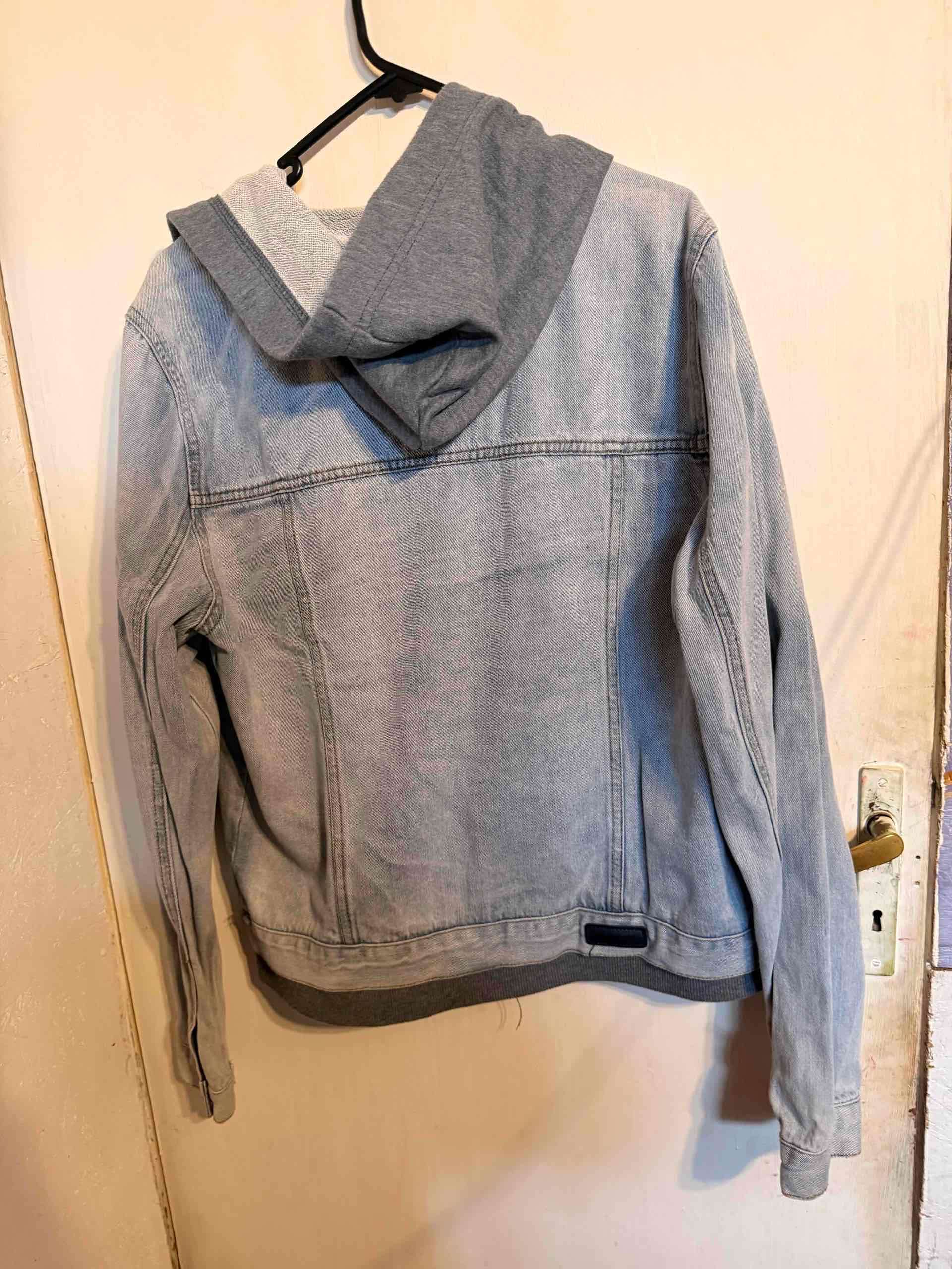 Chaqueta de mezclilla con gorro - miniatura 2