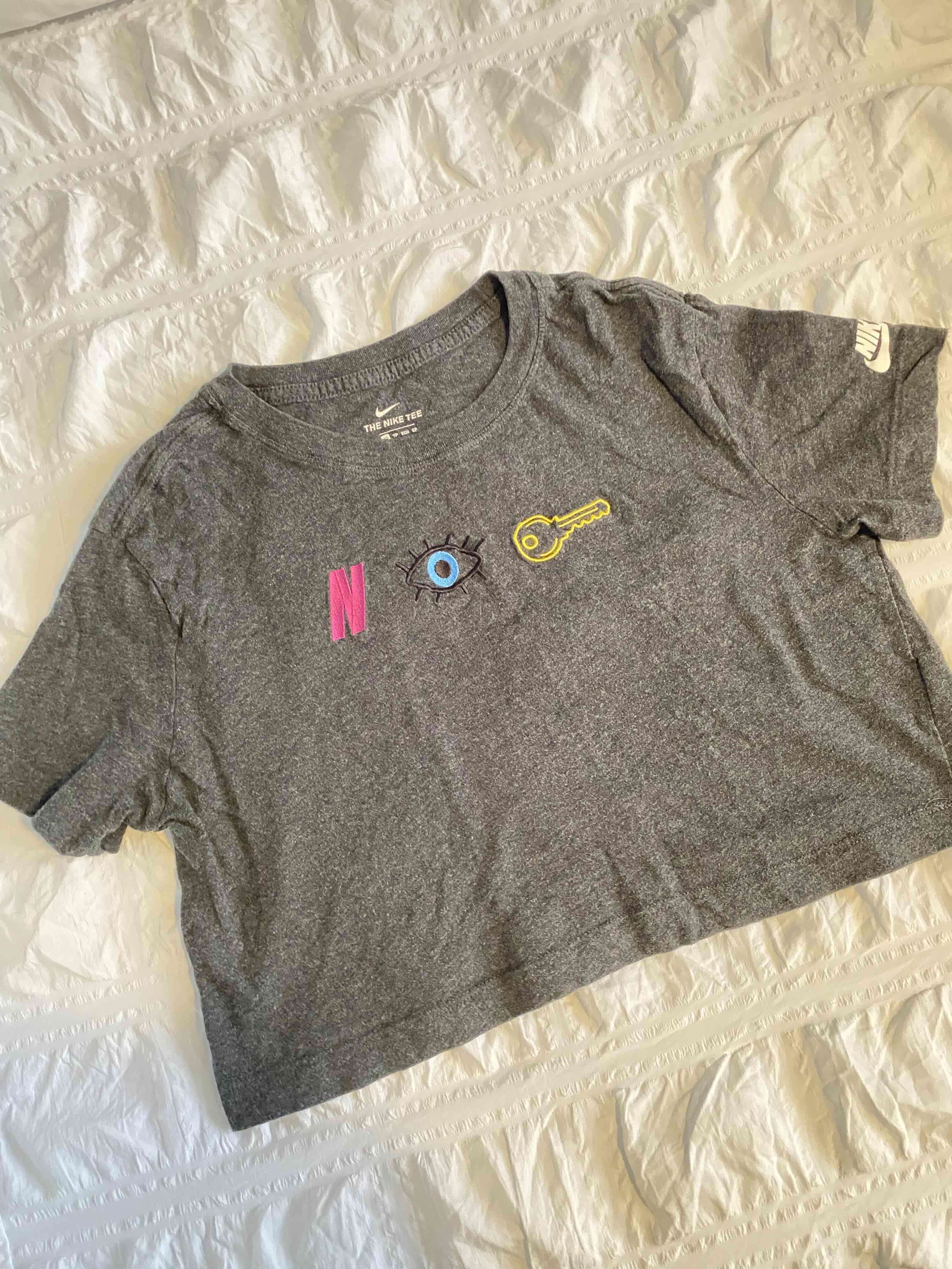 Polera corta gris  Nike XS - miniatura 2