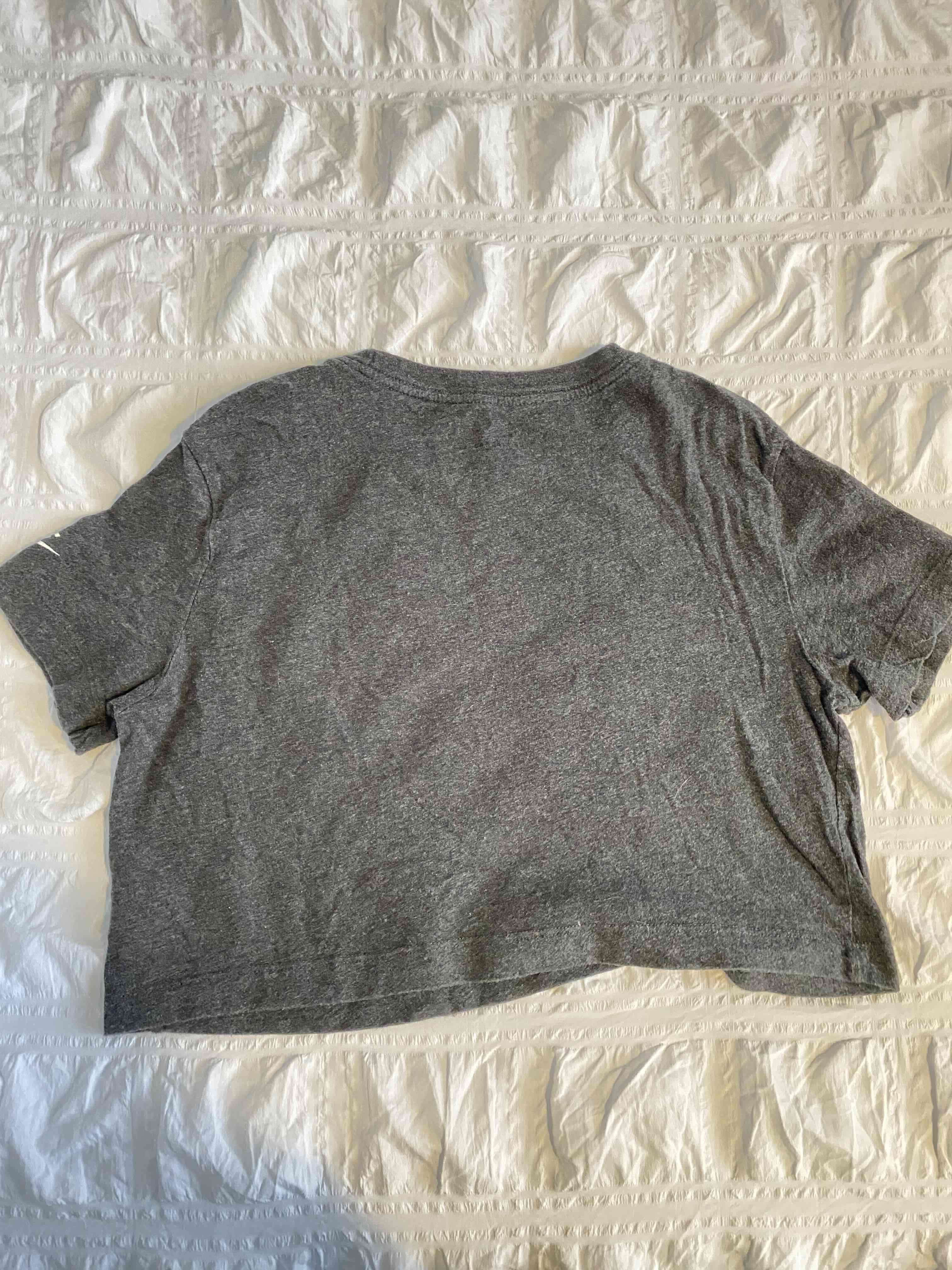 Polera corta gris  Nike XS - miniatura 4