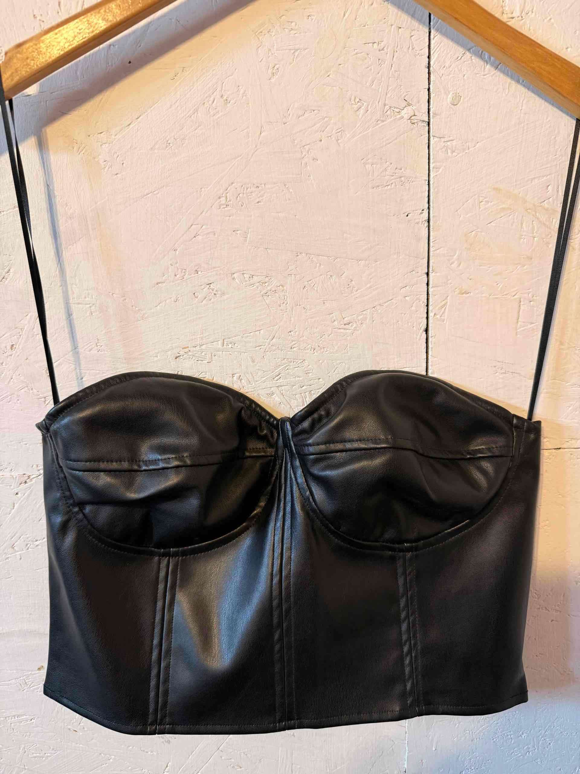 Top corset negro de cuero sintético