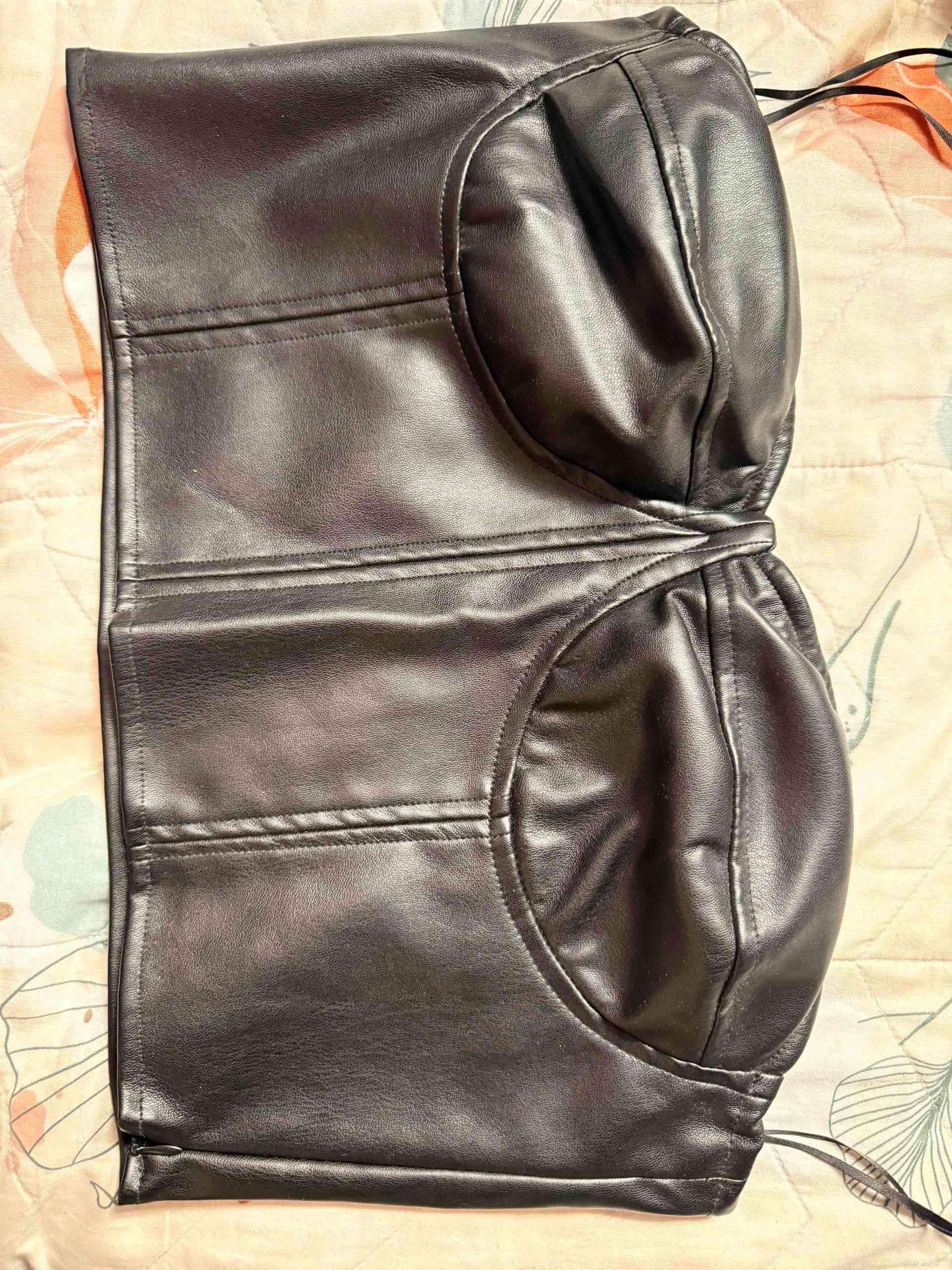 Top corset negro de cuero sintético - miniatura 2