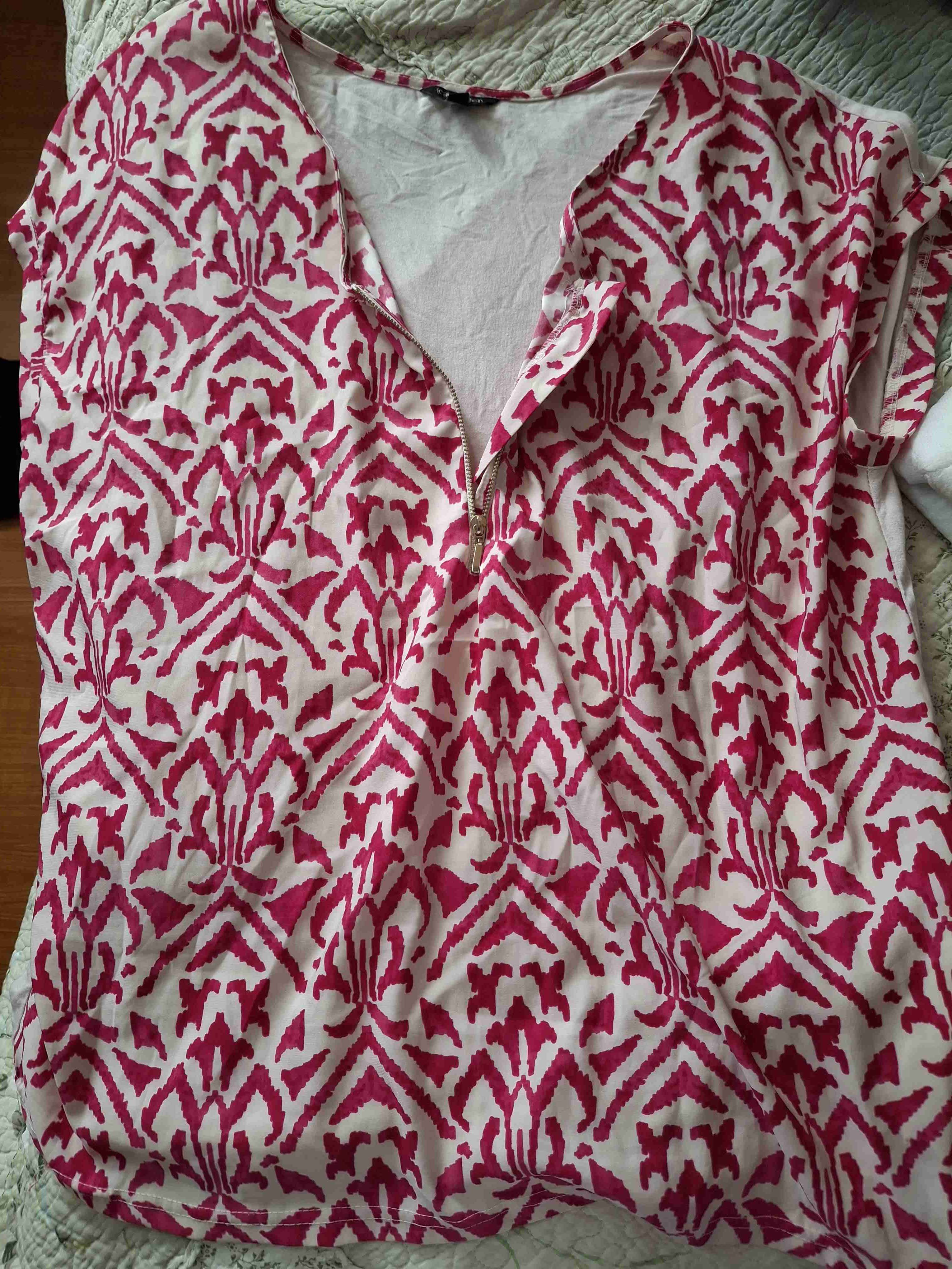 Blusa estampada blanco y fucsia - miniatura 2