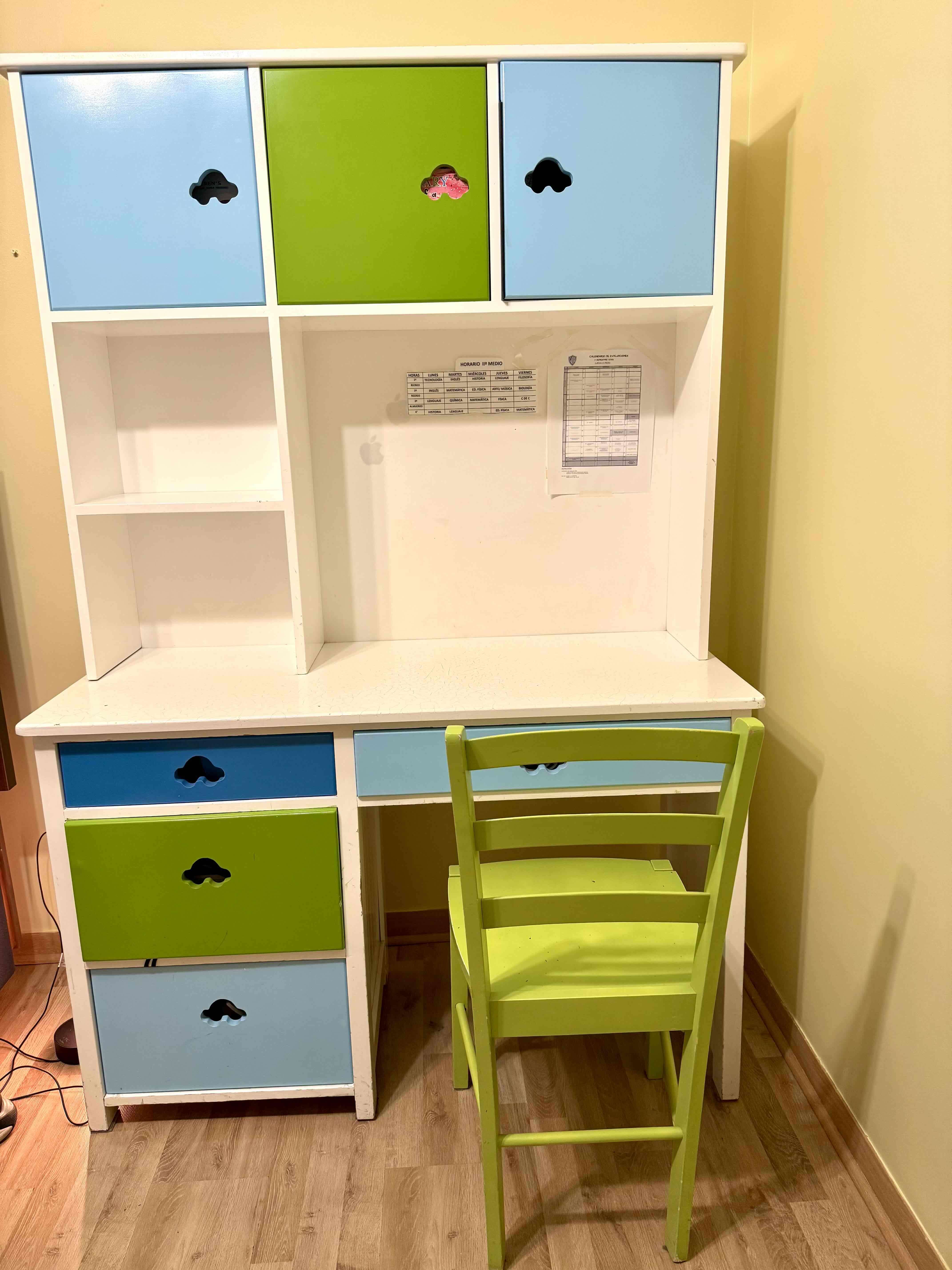 Escritorio de madera con estantes - miniatura 1