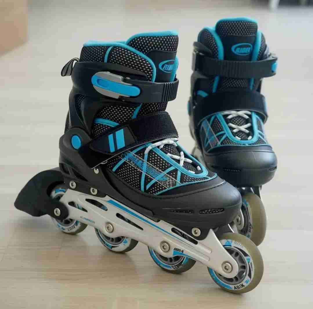 Patines en línea negros y azules - miniatura 2