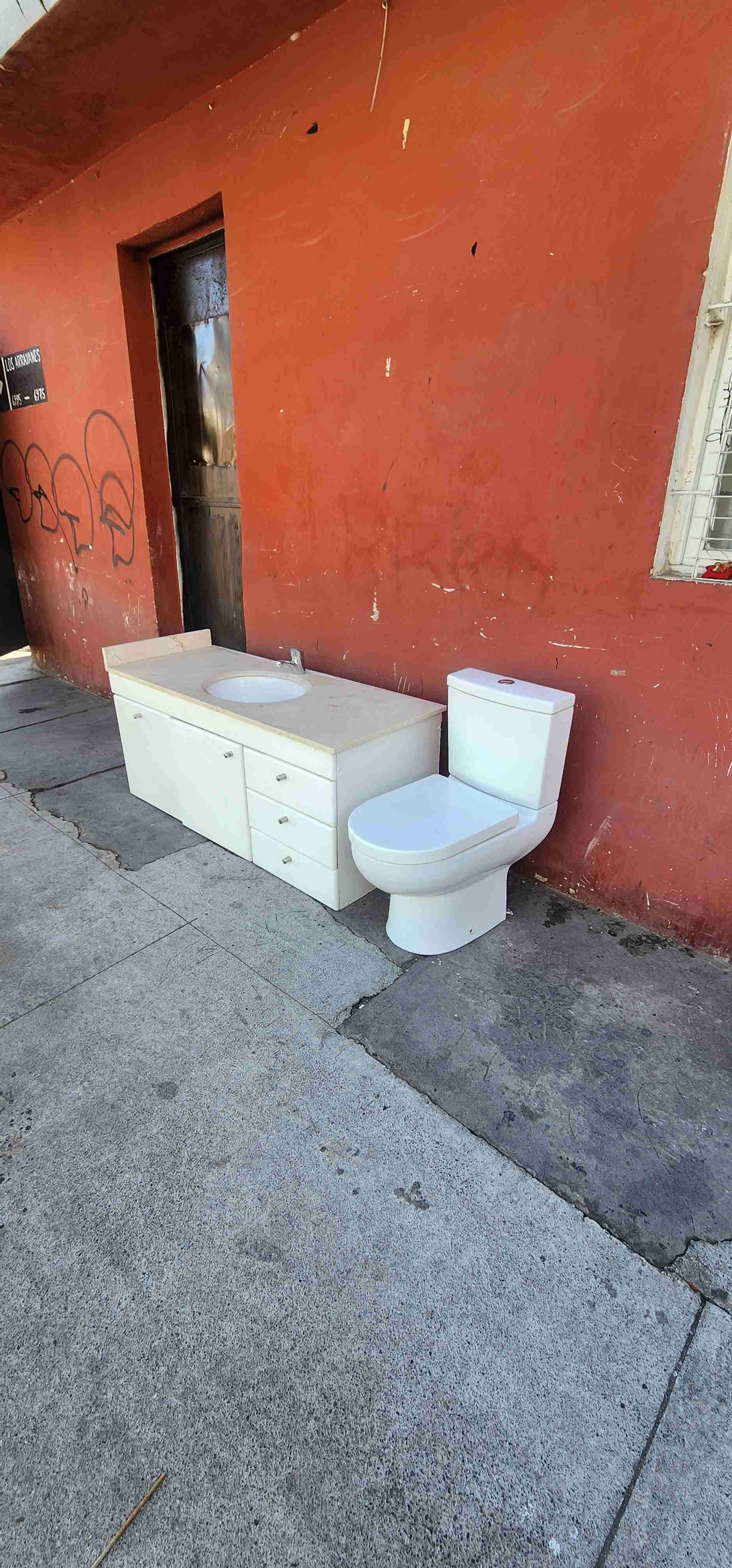 Vanitorio y WC blanco usados menos de una mes