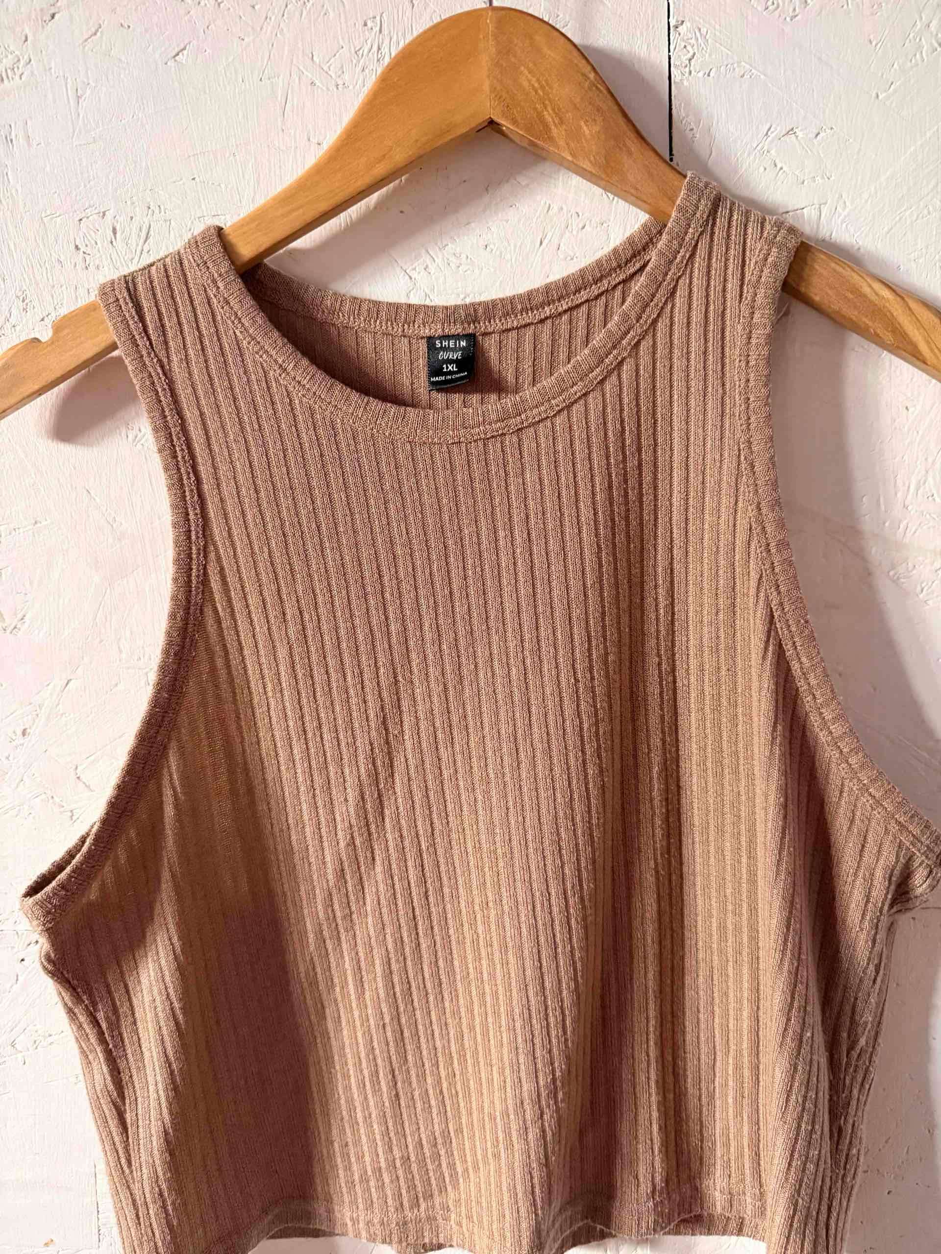 Top sin mangas beige SHEIN