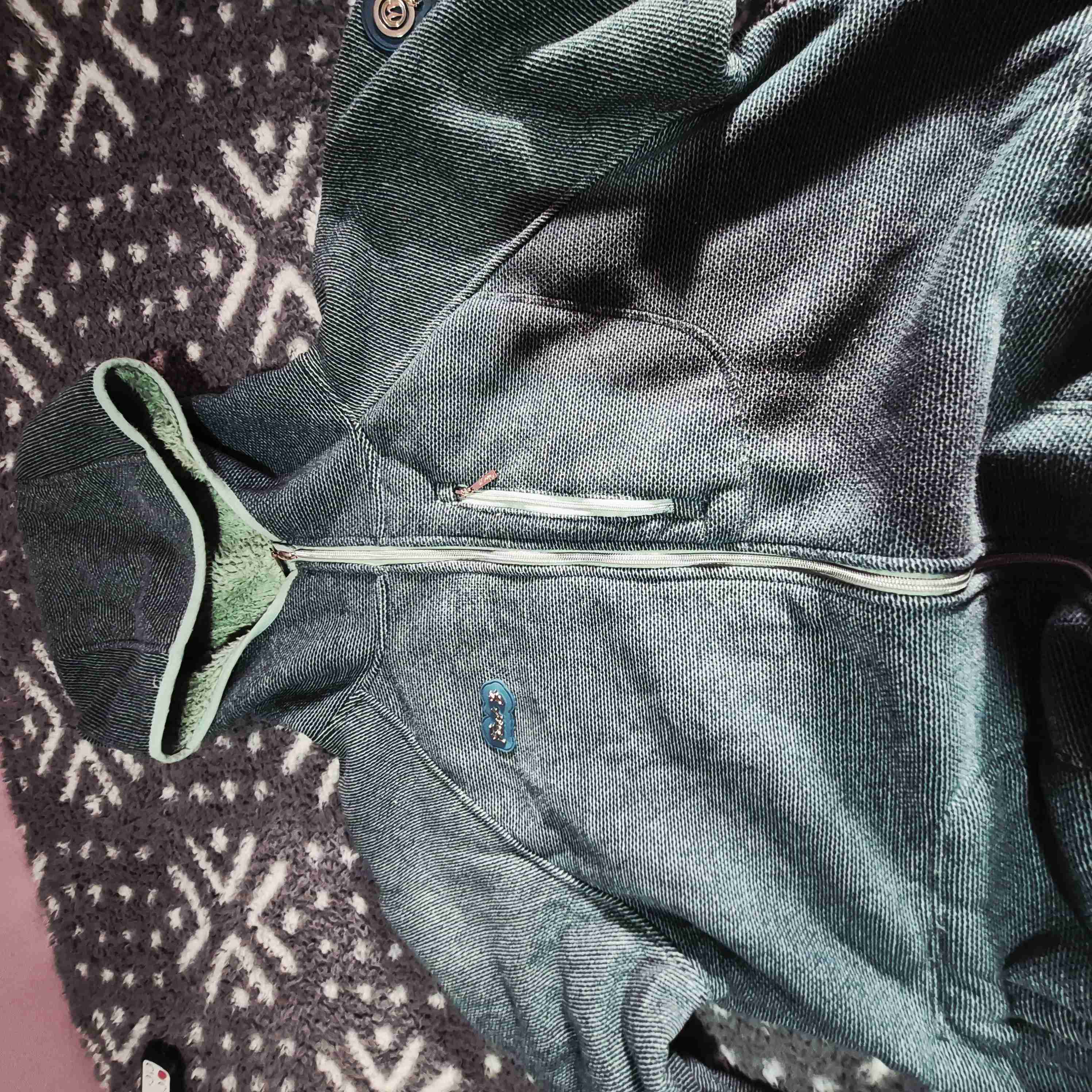 Polerón con capucha verde