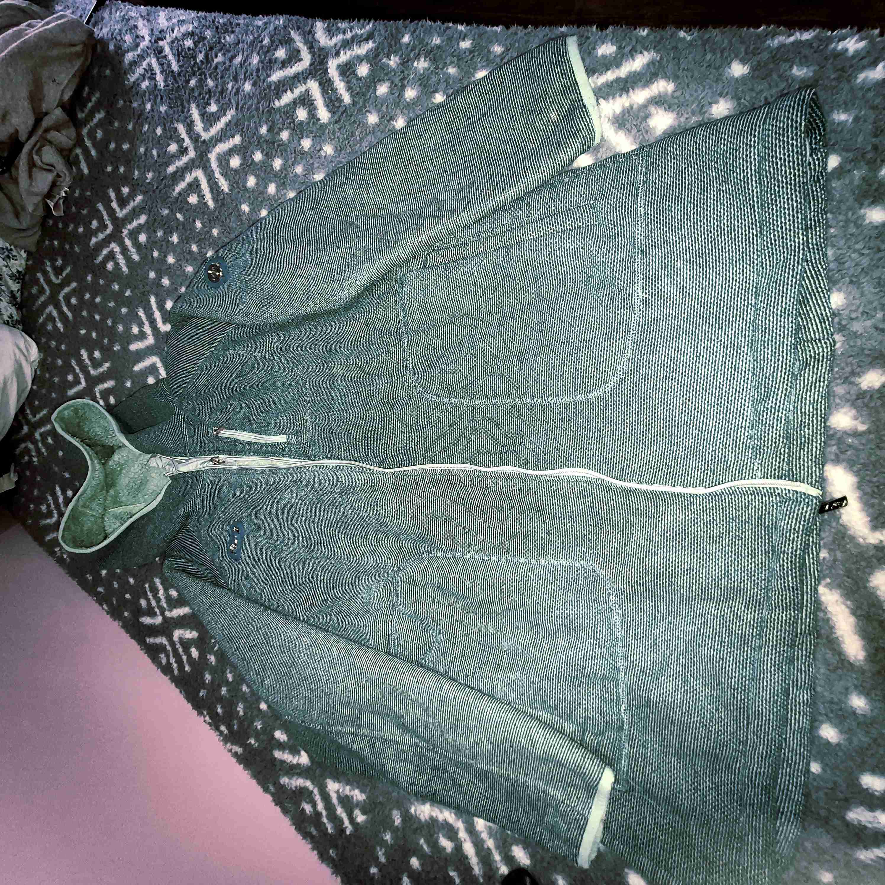 Polerón con capucha verde - miniatura 4