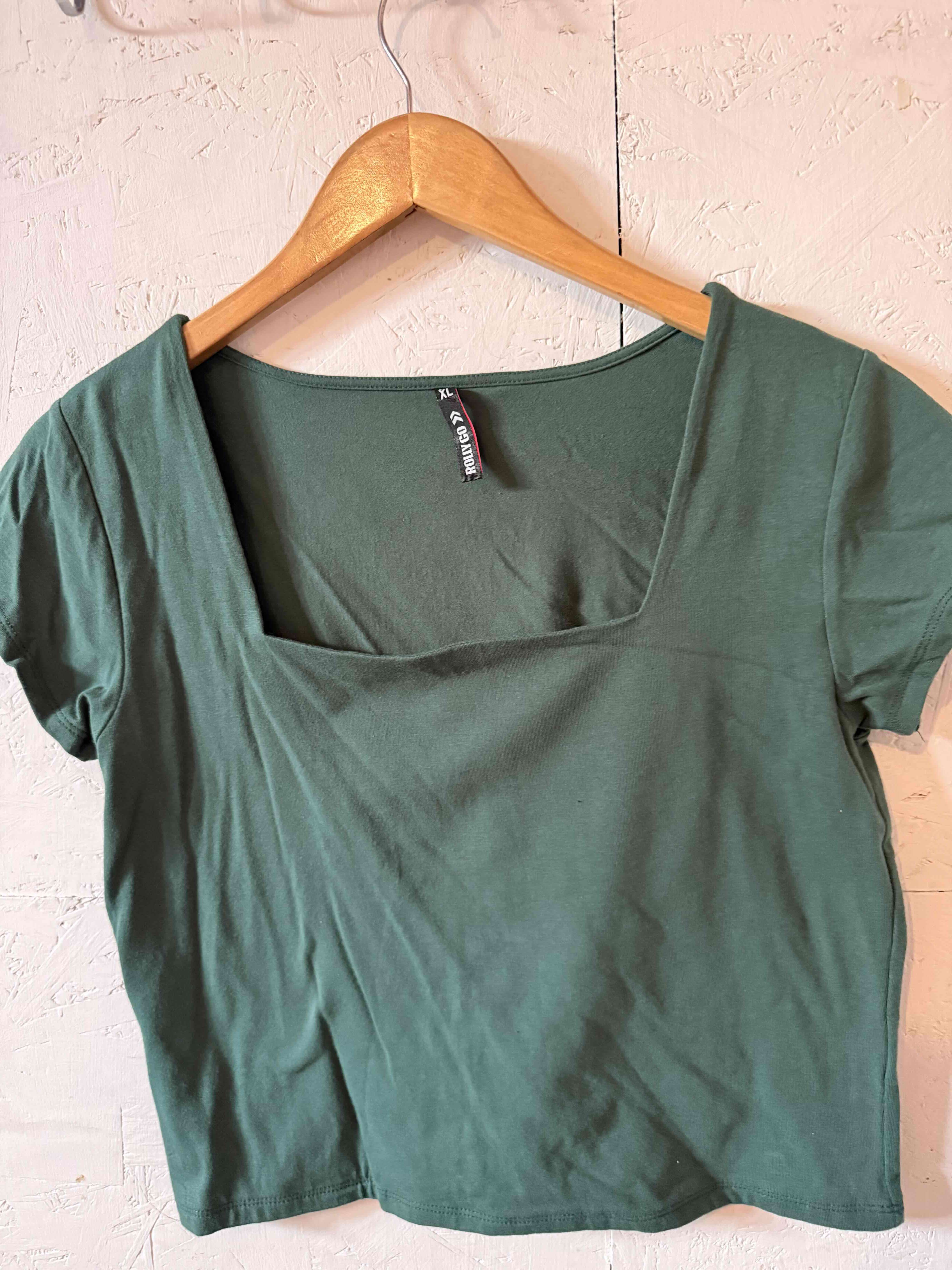 Polera verde escote cuadrado