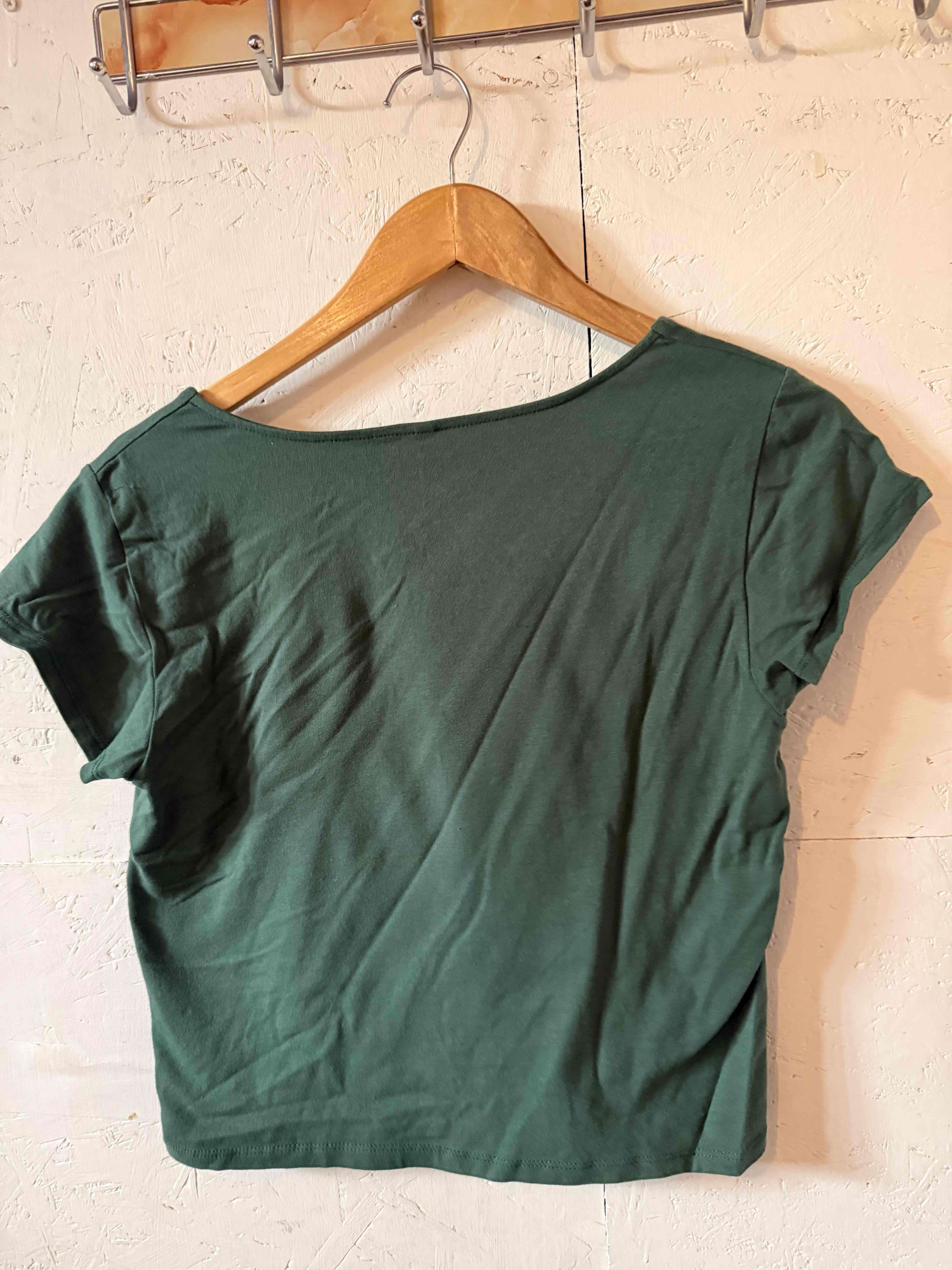 Polera verde escote cuadrado - miniatura 2