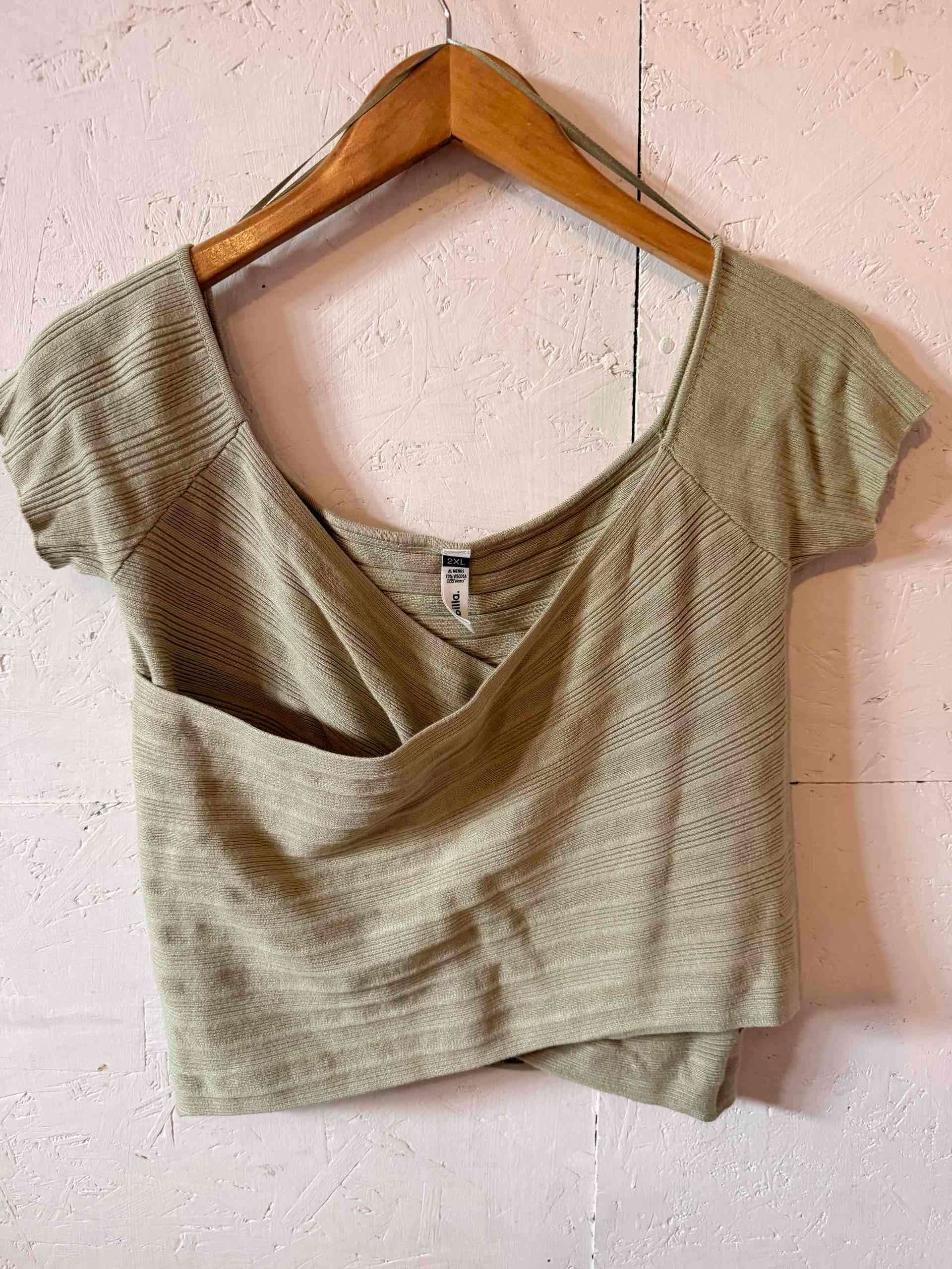 Top de hilo escote cruzado verde claro