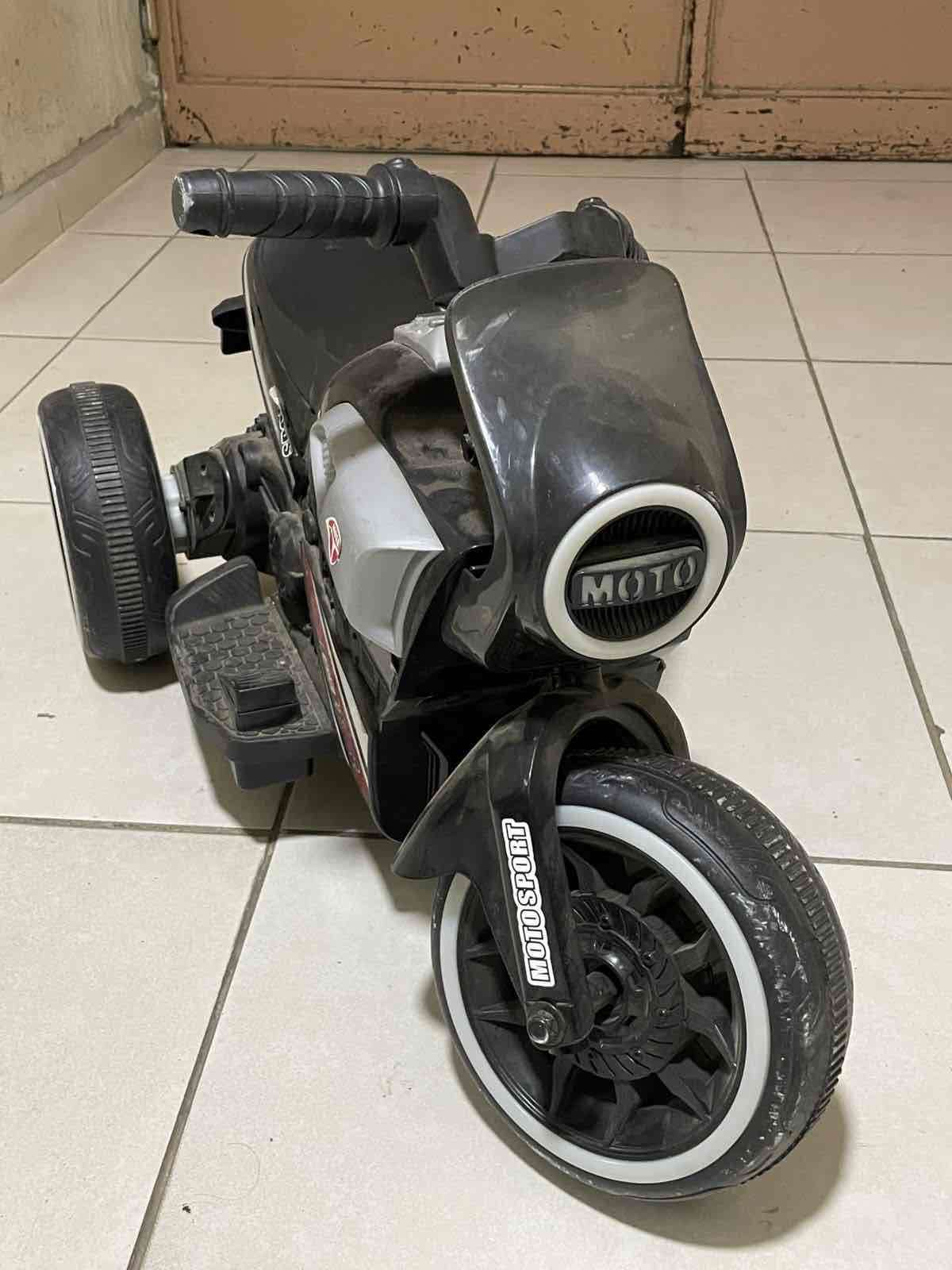 Moto eléctrica para niños - miniatura 2