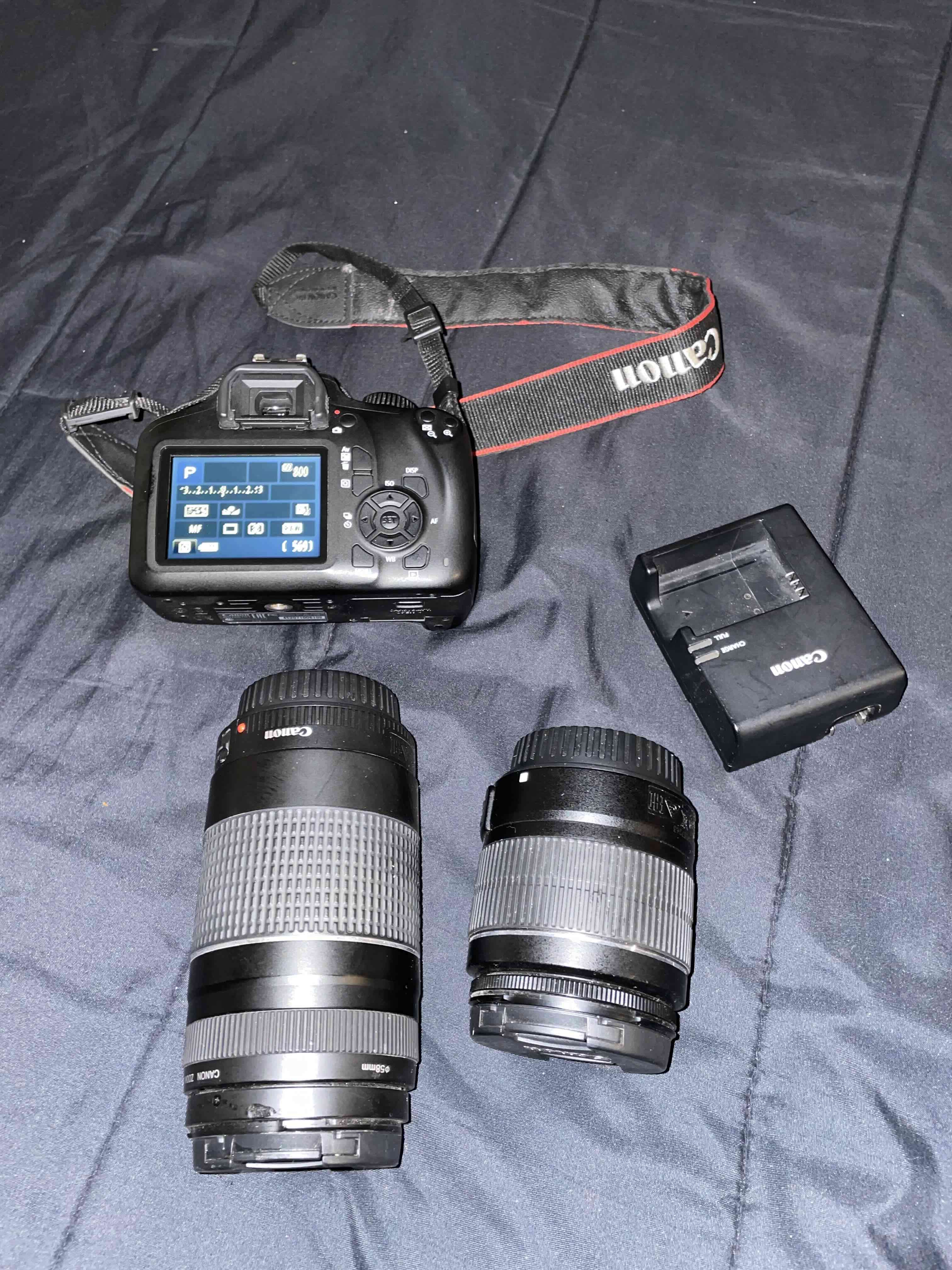 Cámara Canon Rebel T100 con lentes y cargador - miniatura 1