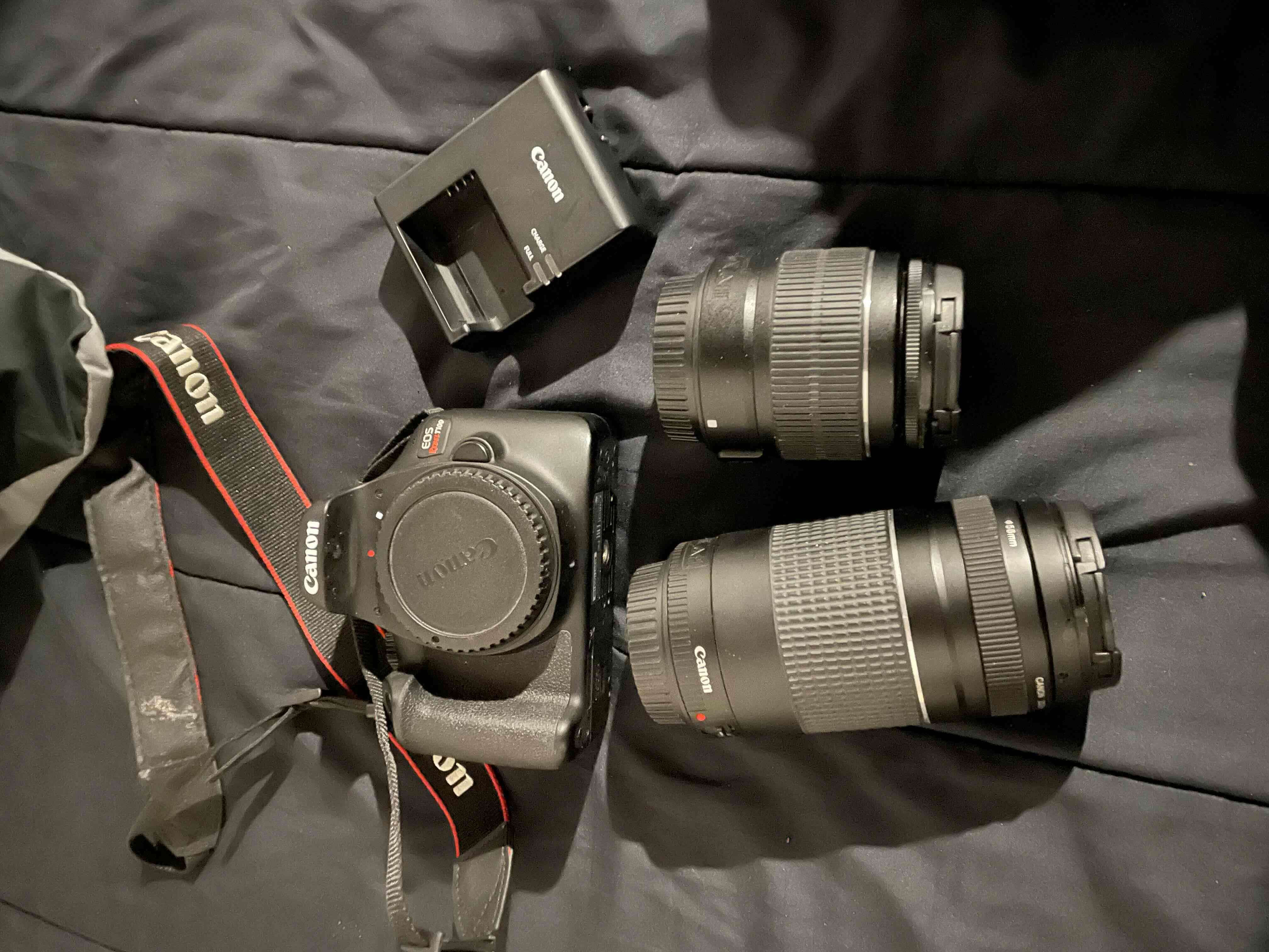 Cámara Canon Rebel T100 con lentes y cargador - miniatura 3