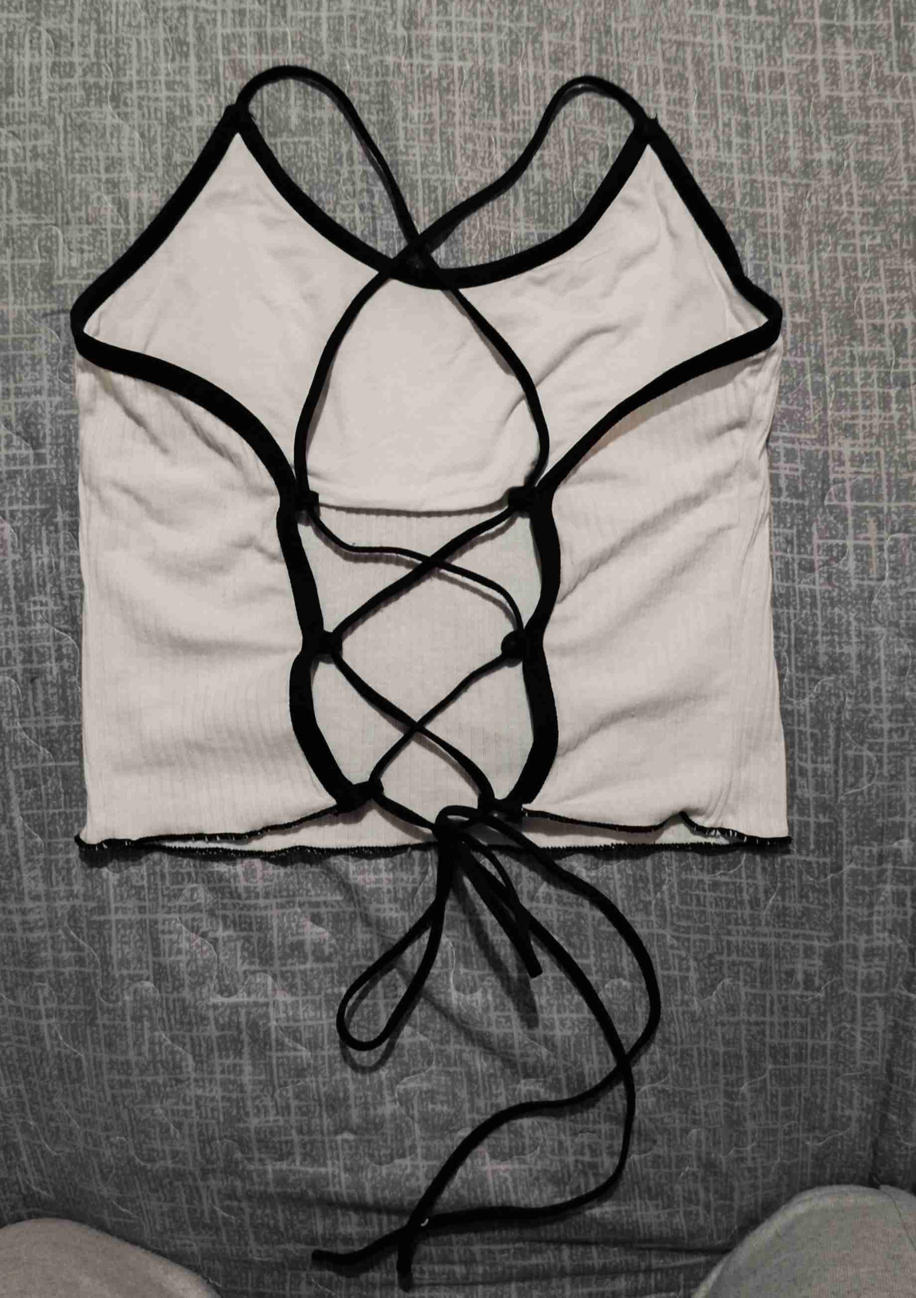 Top blanco con borde negro - miniatura 2