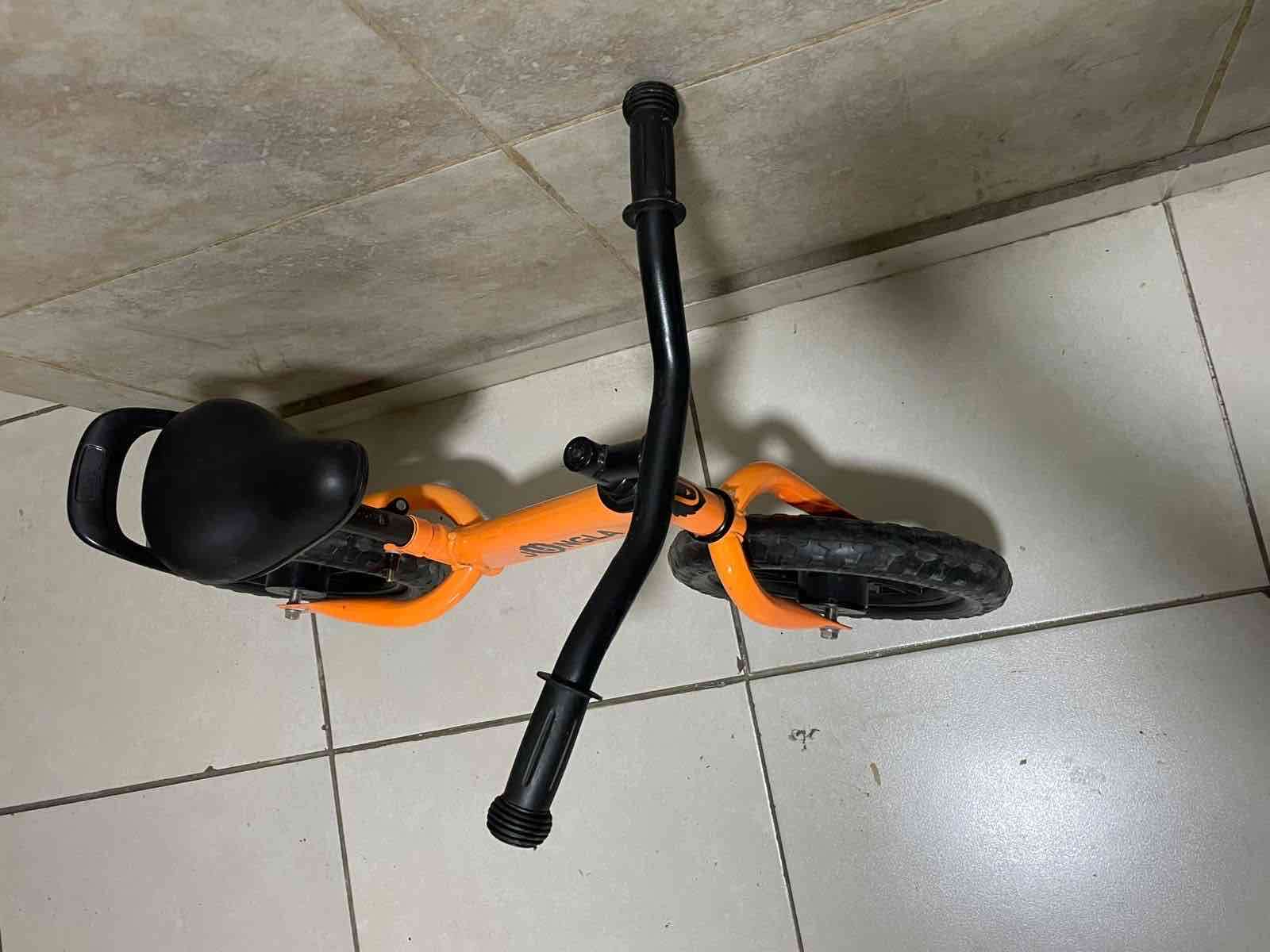 Bicicleta de equilibrio naranja - miniatura 2