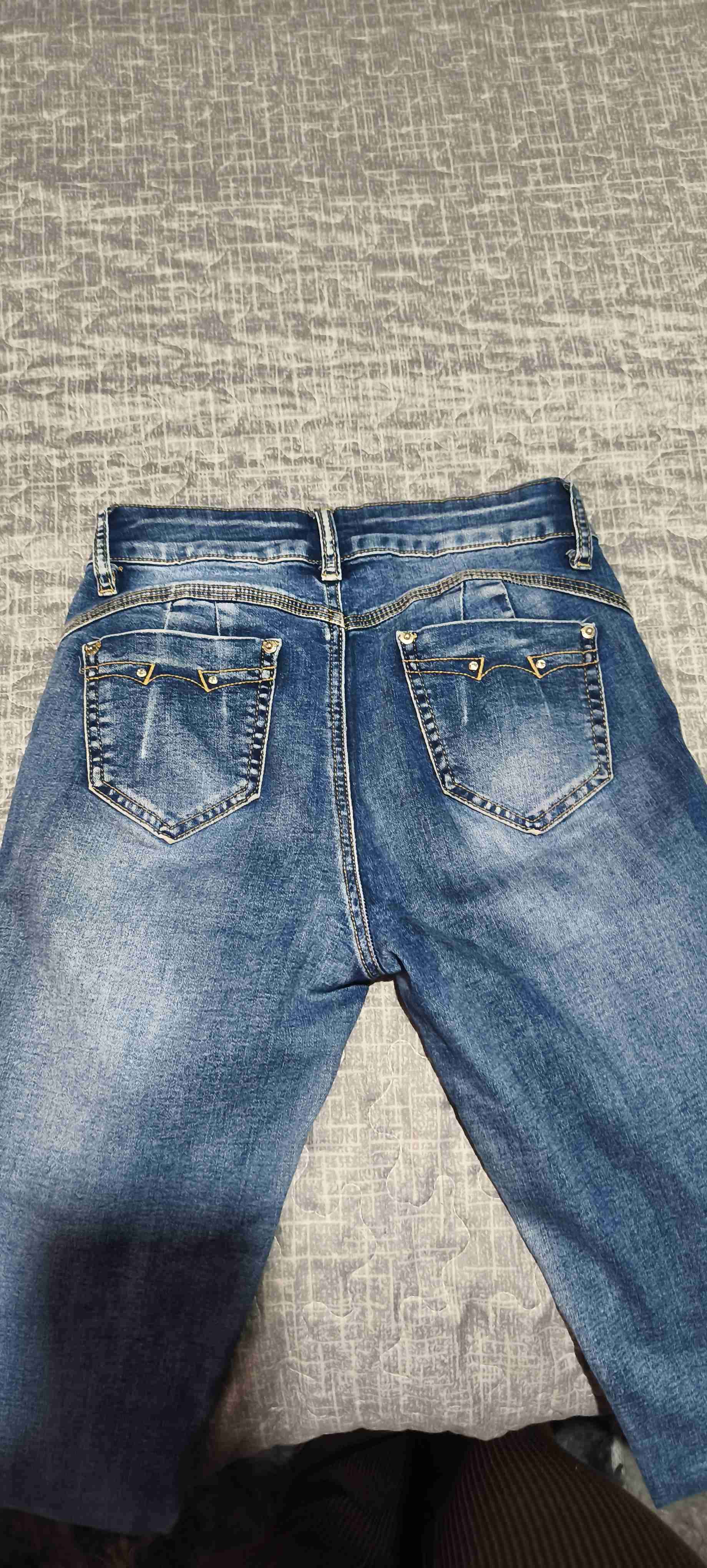 Jeans azul con bordado floral - miniatura 2