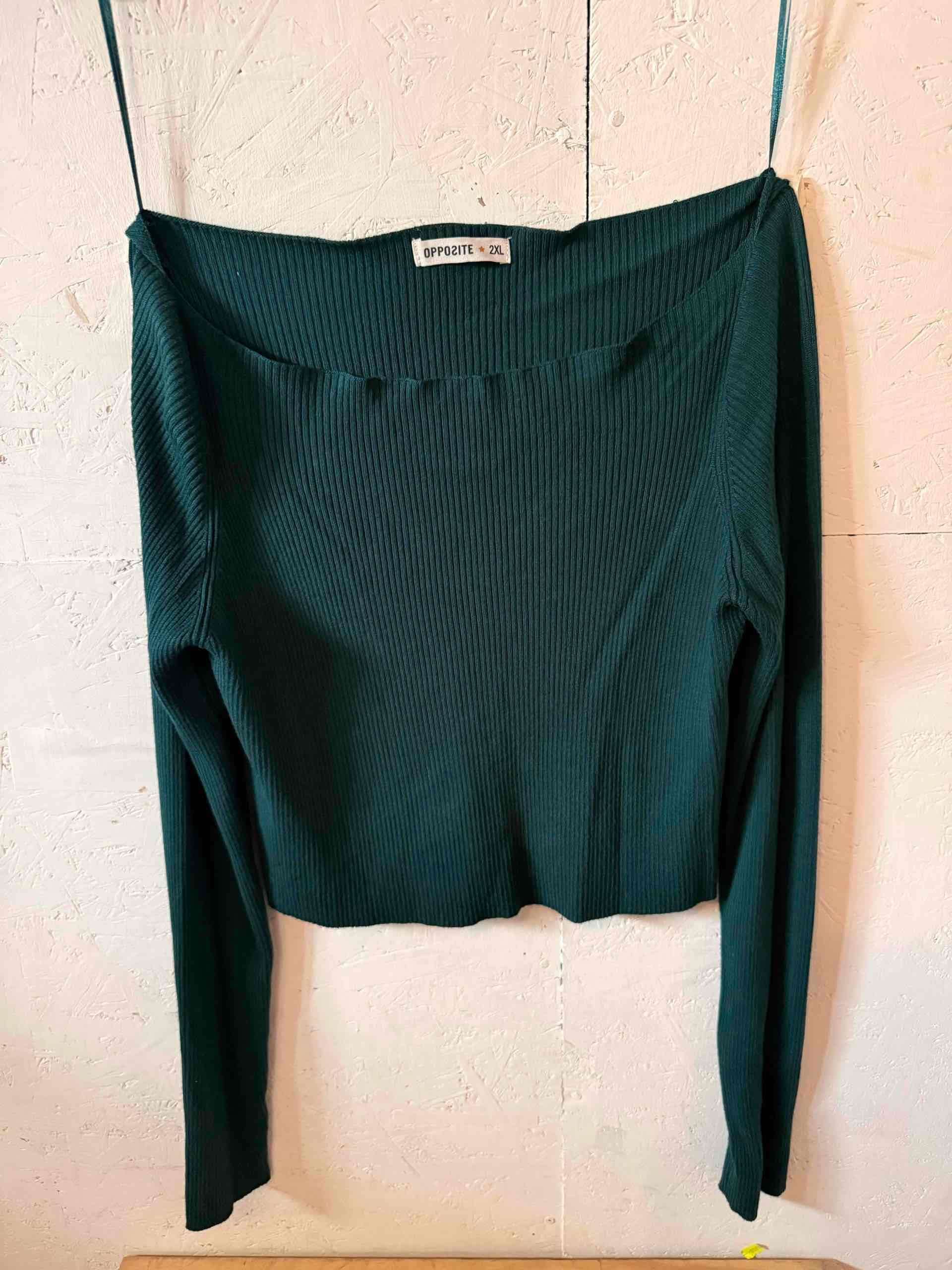 Sweater verde sin hombros