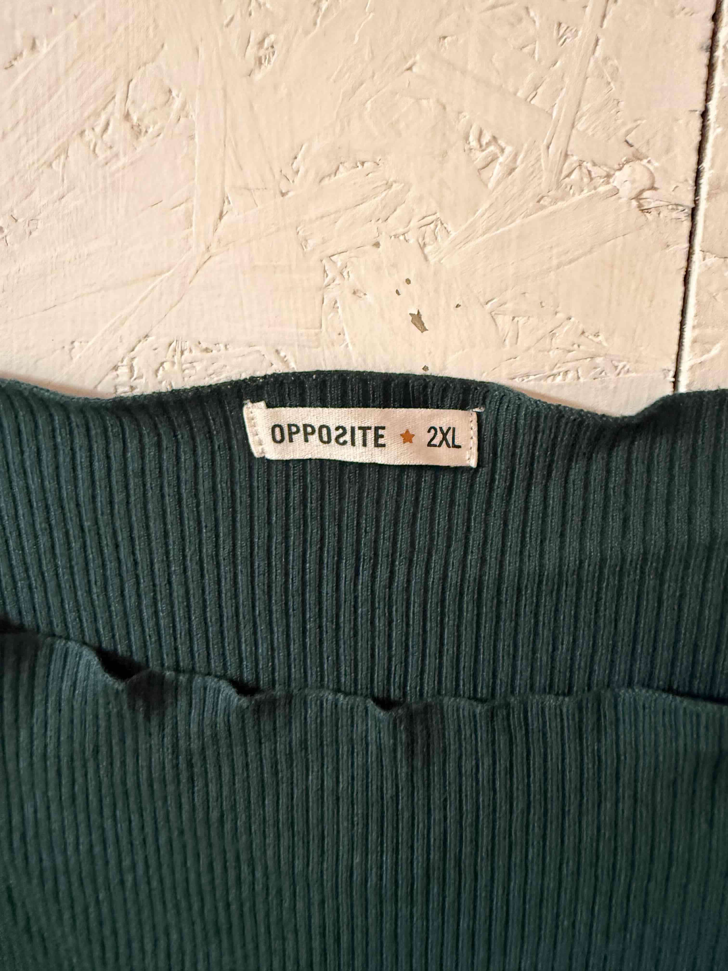 Sweater verde sin hombros - miniatura 2