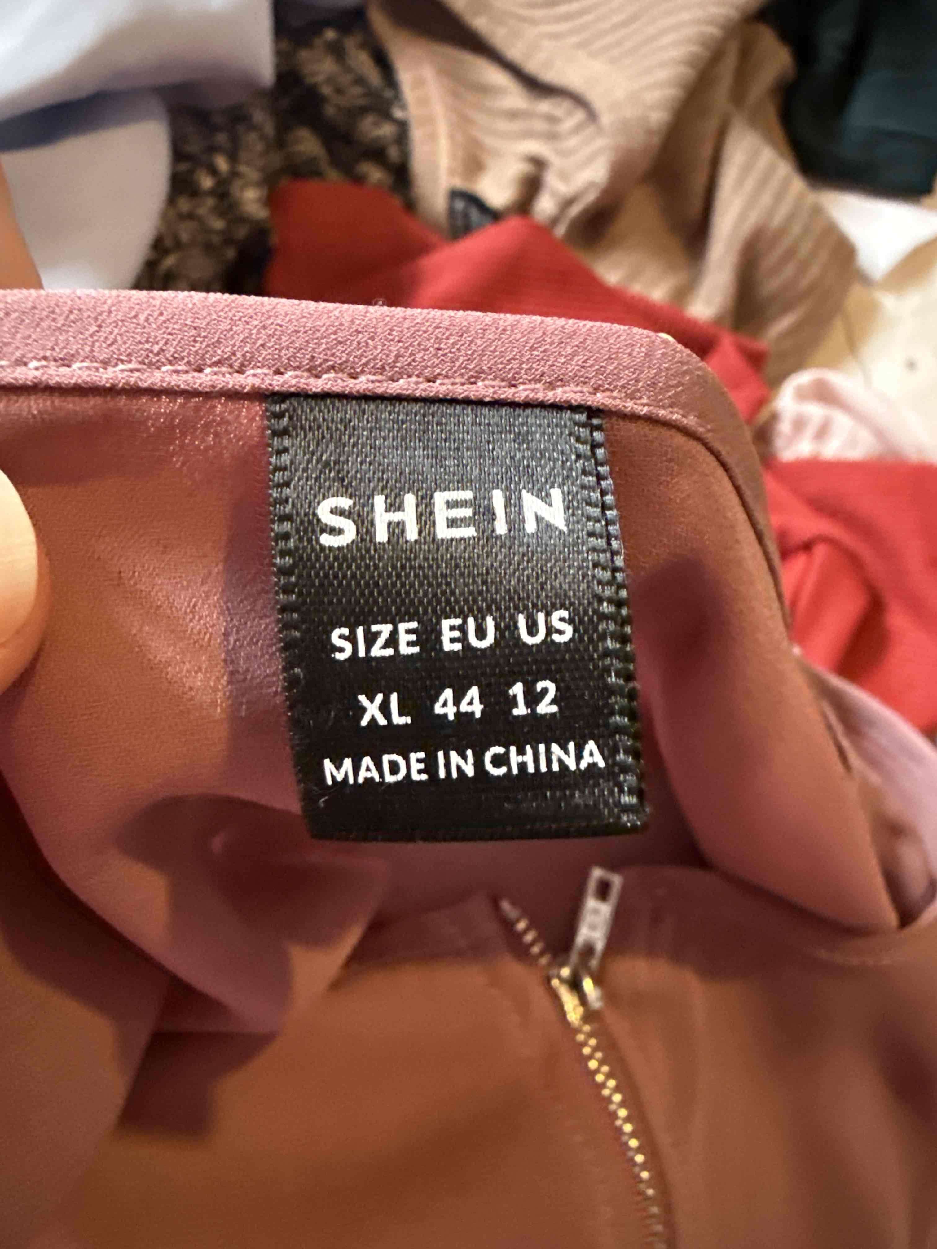 Blusa rosa con cierre frontal - miniatura 3