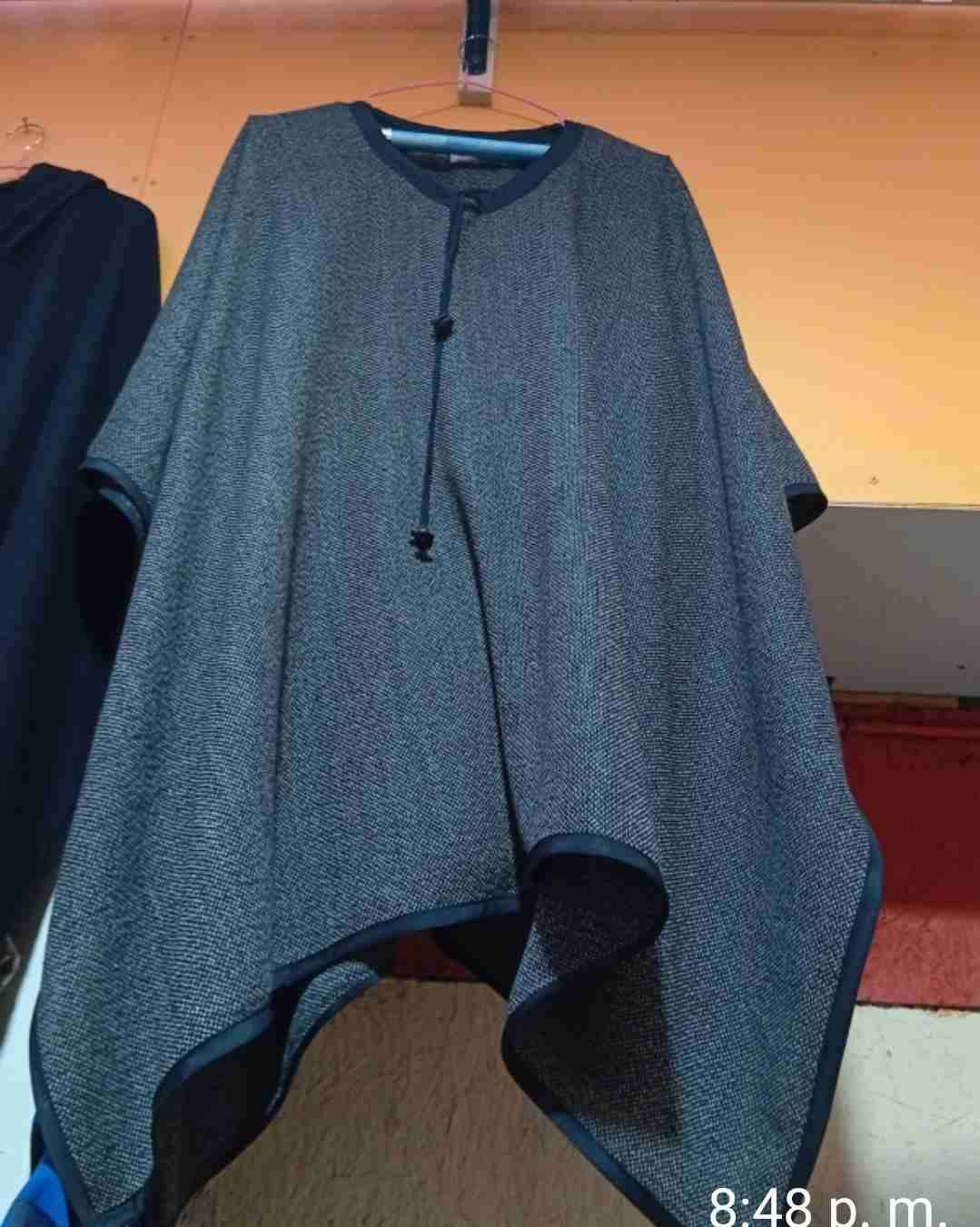 Poncho de lana con capucha - miniatura 6