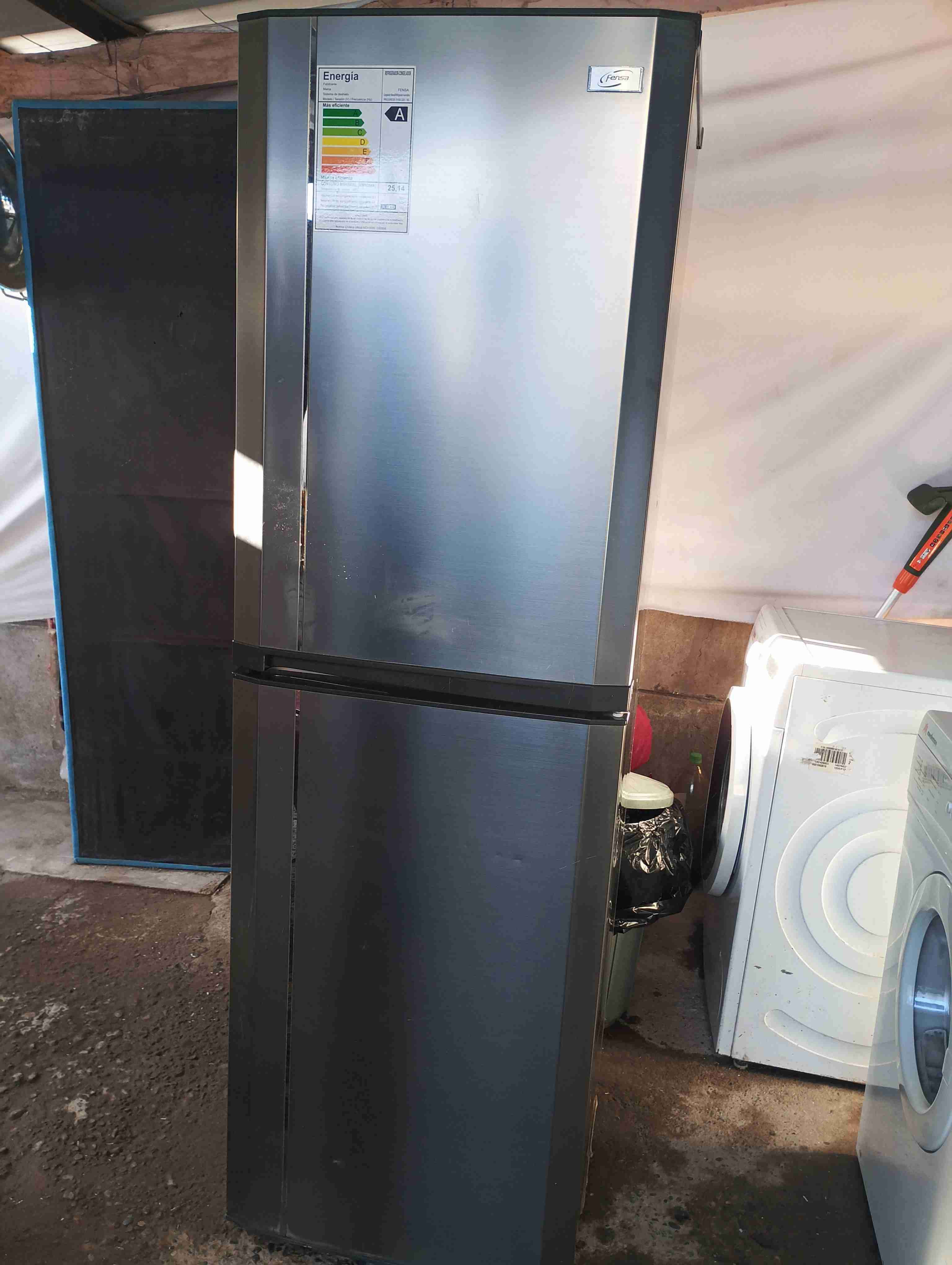 Refrigerador combinado en buen estado - miniatura 2