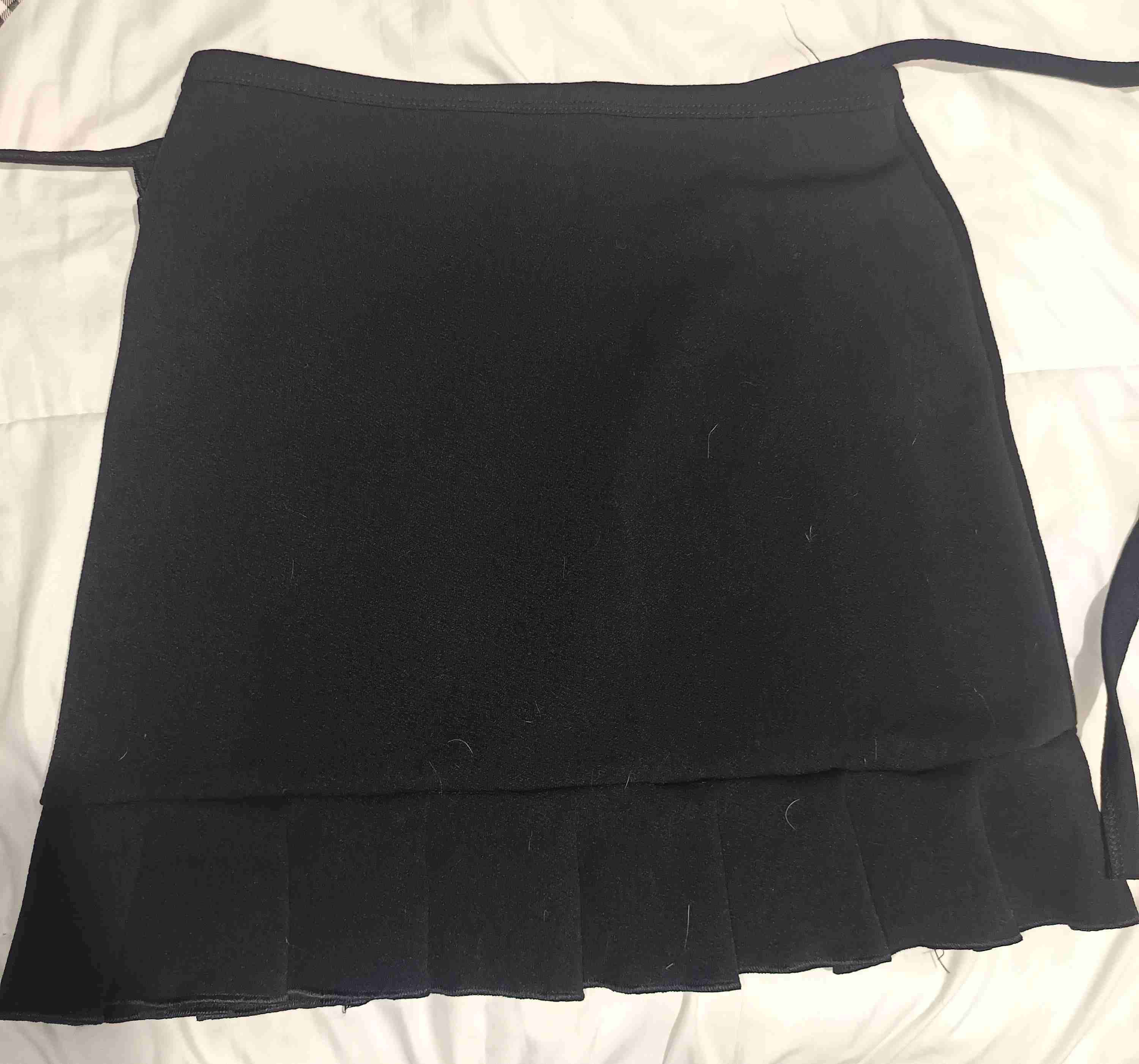 Falda negra con volantes - miniatura 3