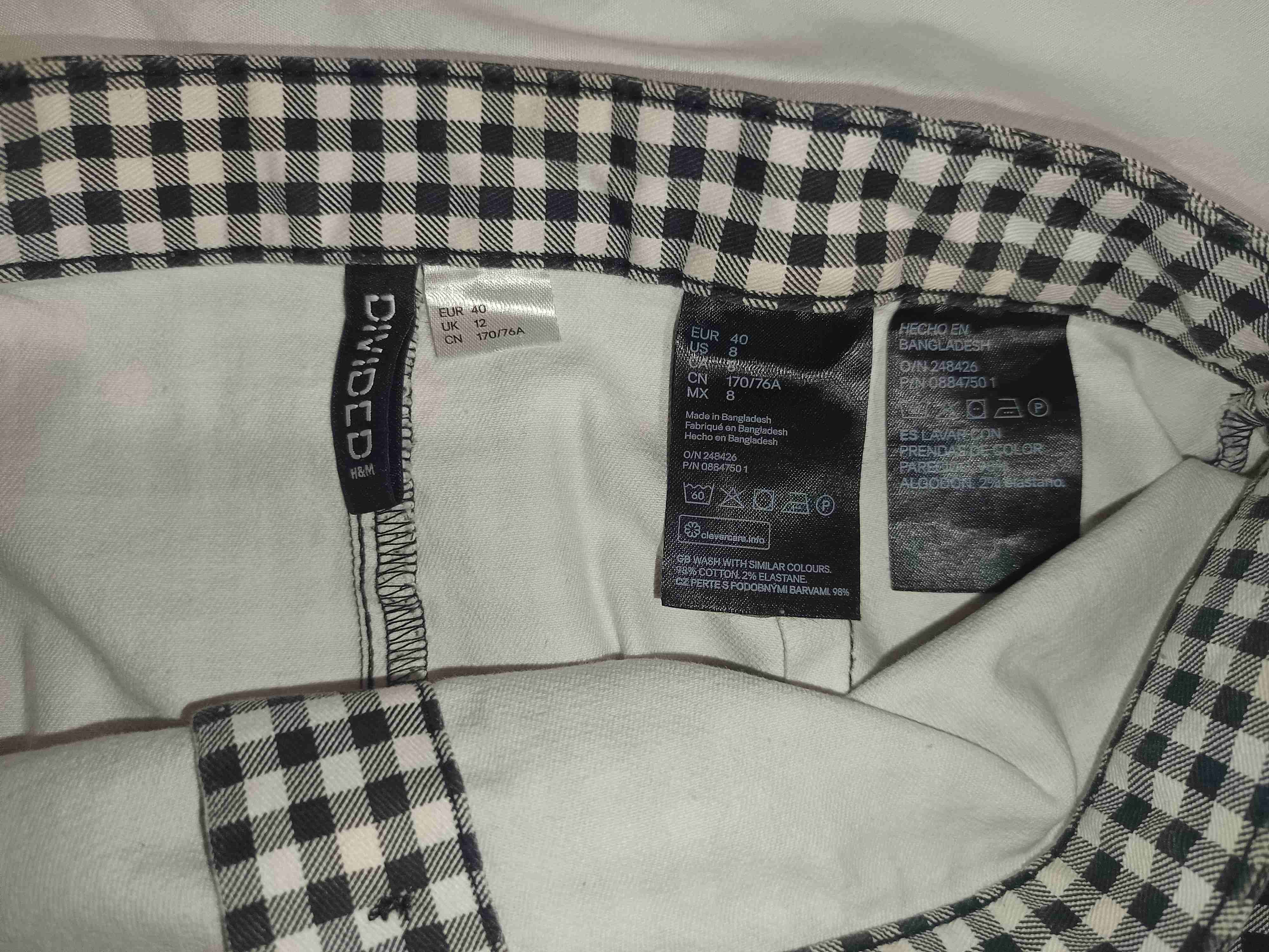 Falda a cuadros con botones - miniatura 3