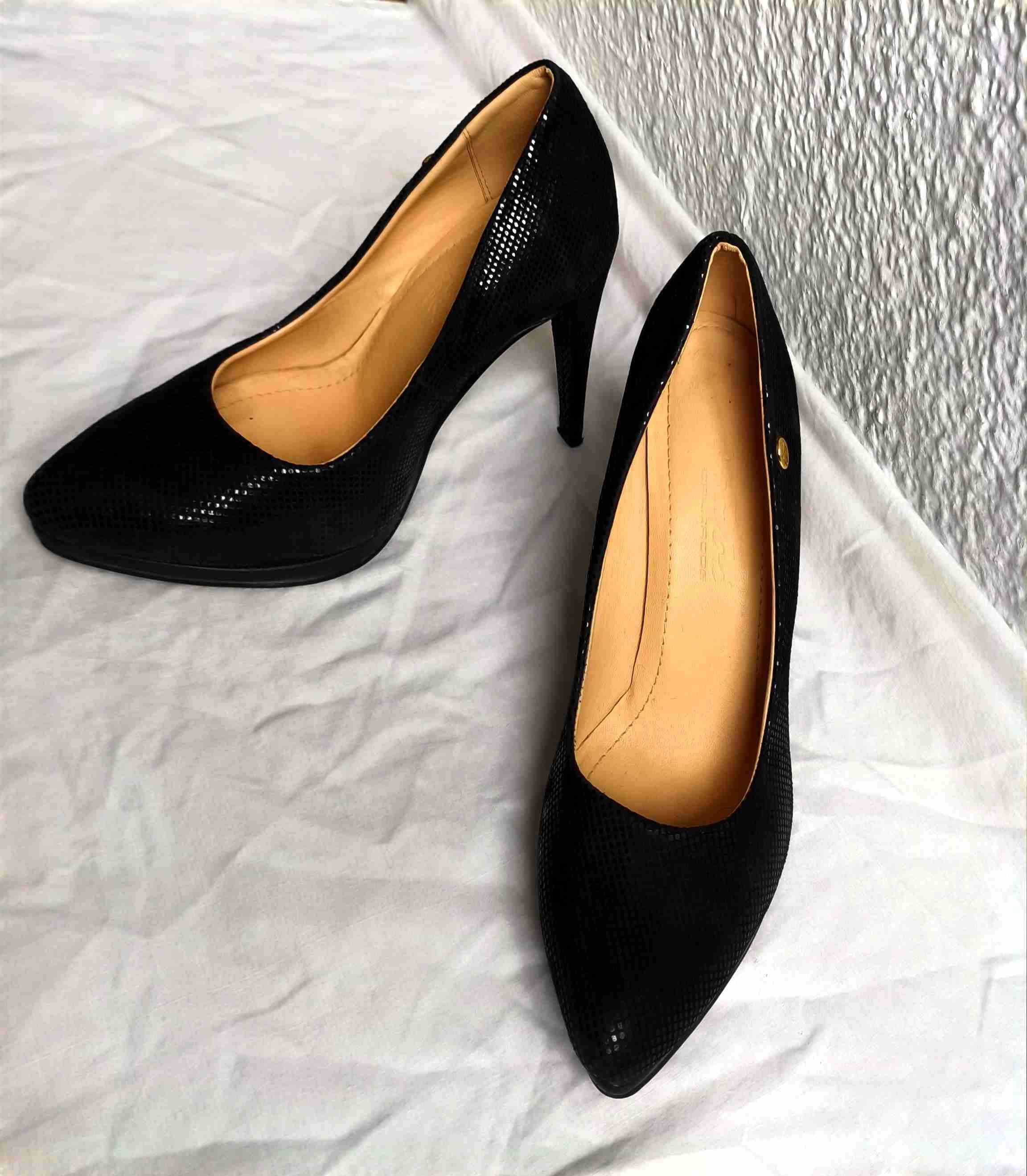 Zapatos de tacón negro elegantes - miniatura 3