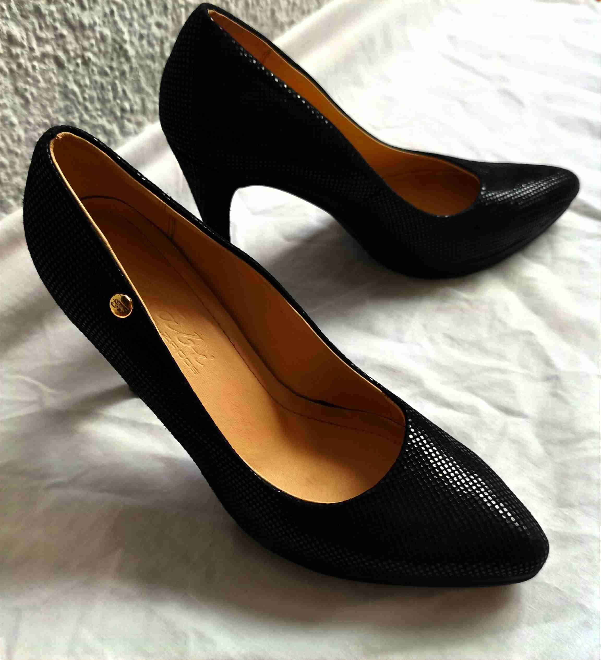 Zapatos de tacón negro elegantes - miniatura 4
