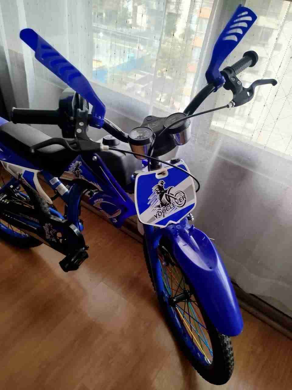 Bicicleta infantil azul con rueditas - miniatura 3