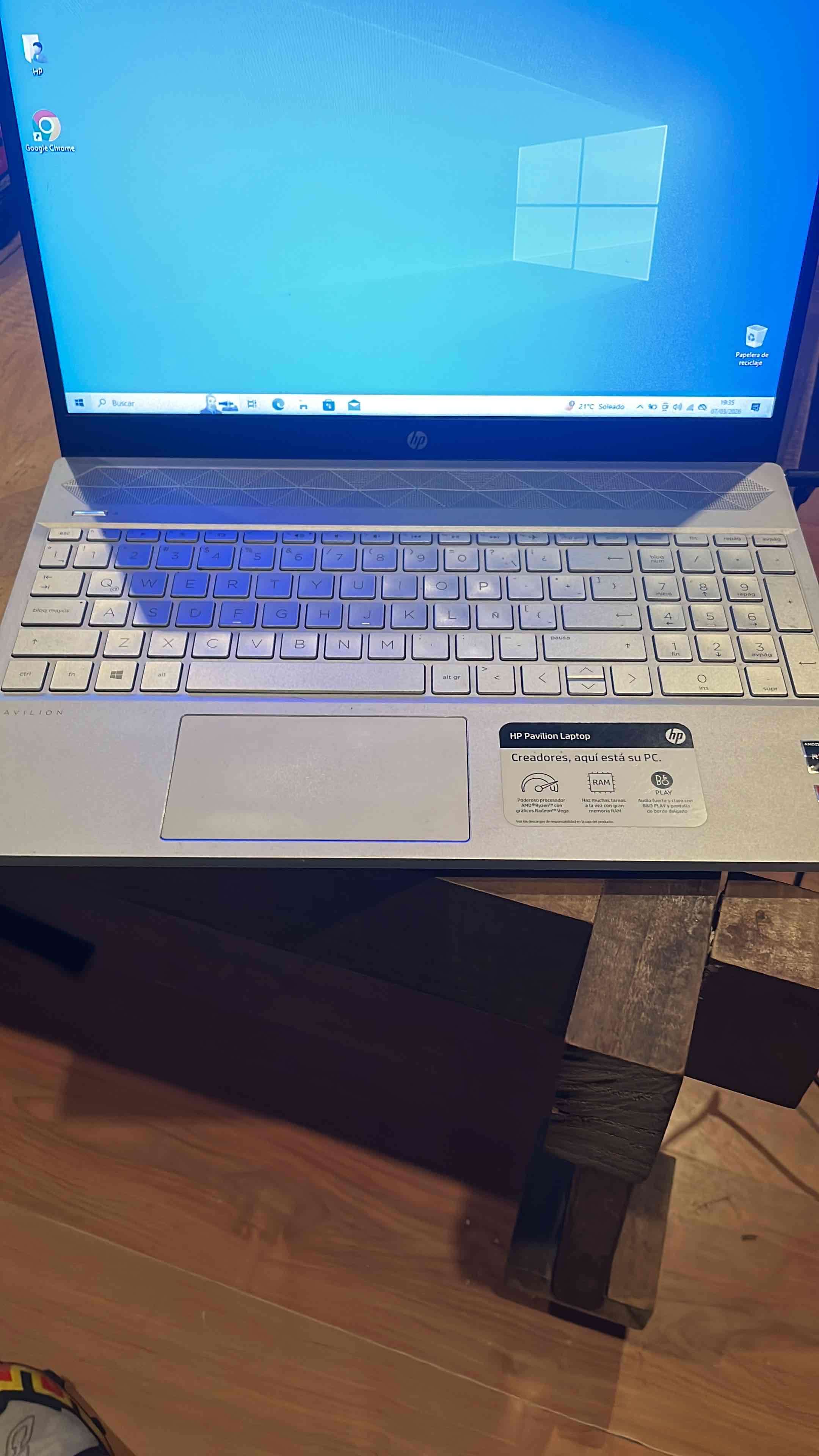 Notebook HP azul en buen estado - miniatura 5