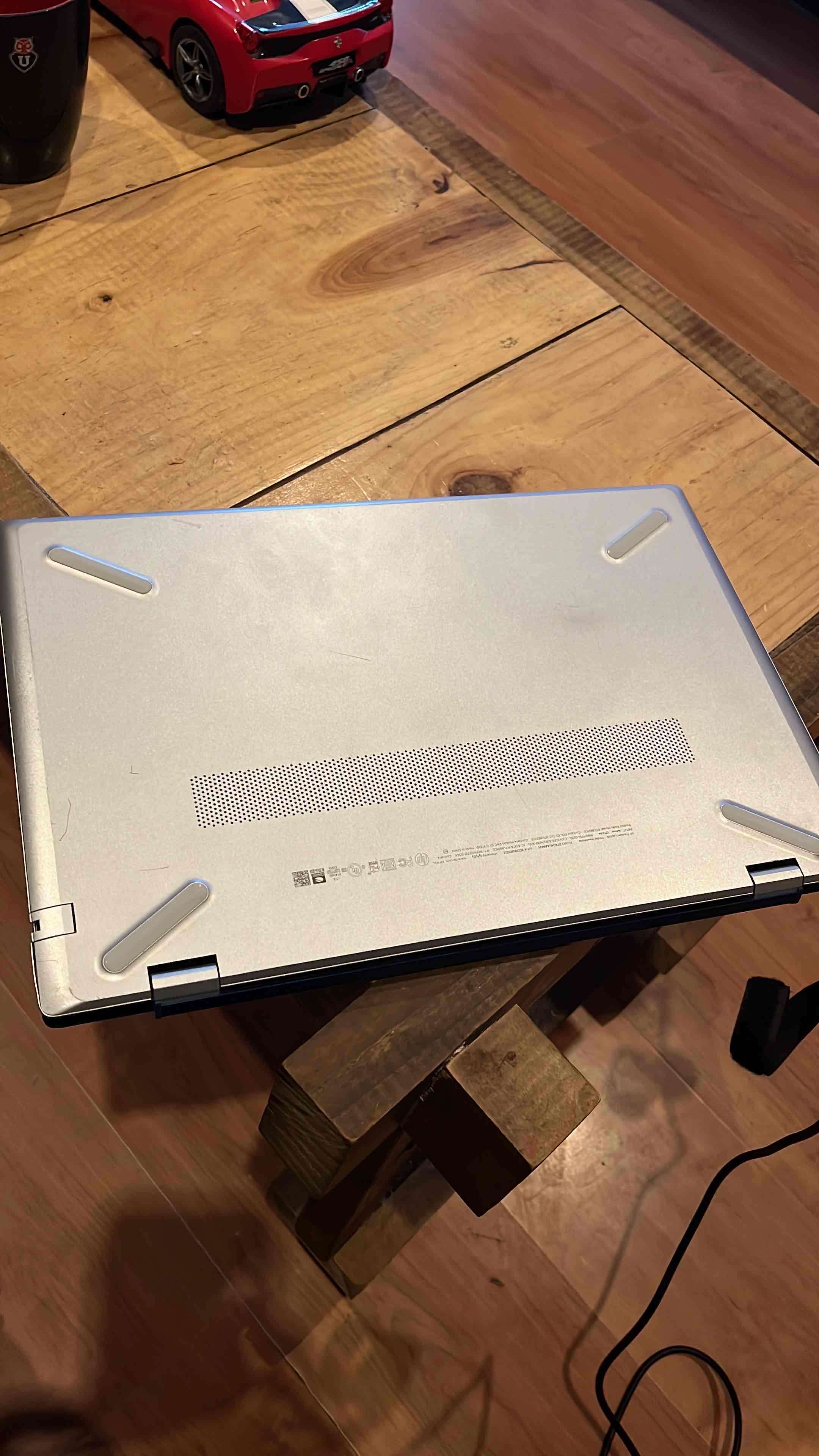 Notebook HP azul en buen estado - miniatura 6