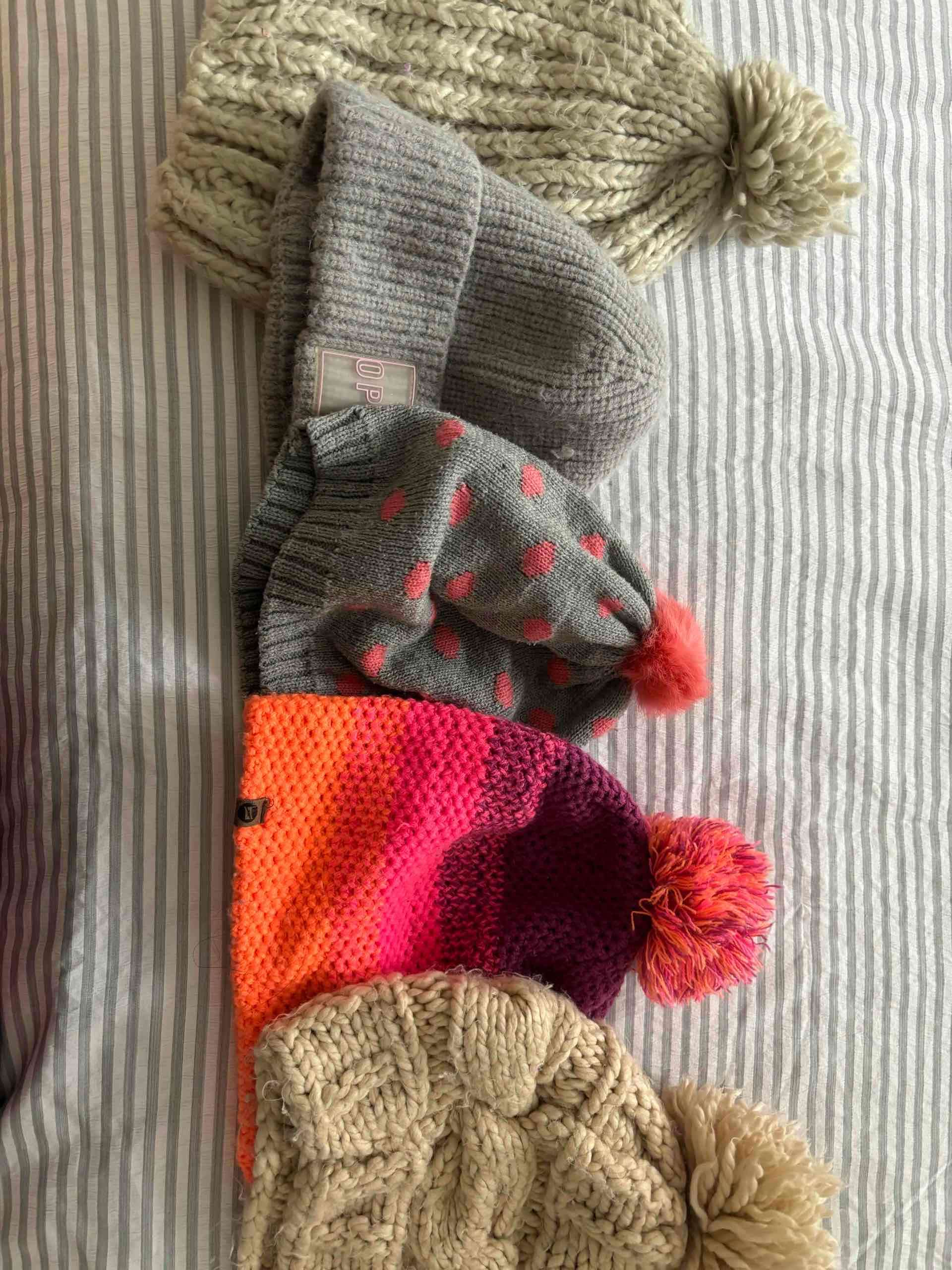 Lote de gorros de invierno variados