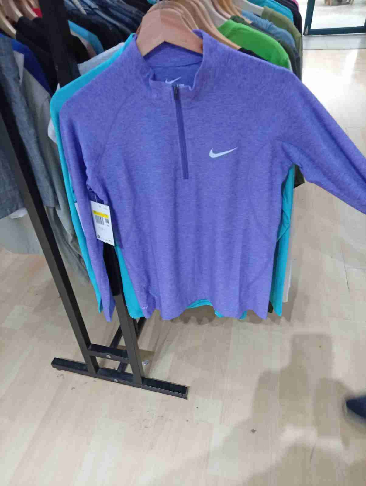 Poleron  deportivo morado Nike